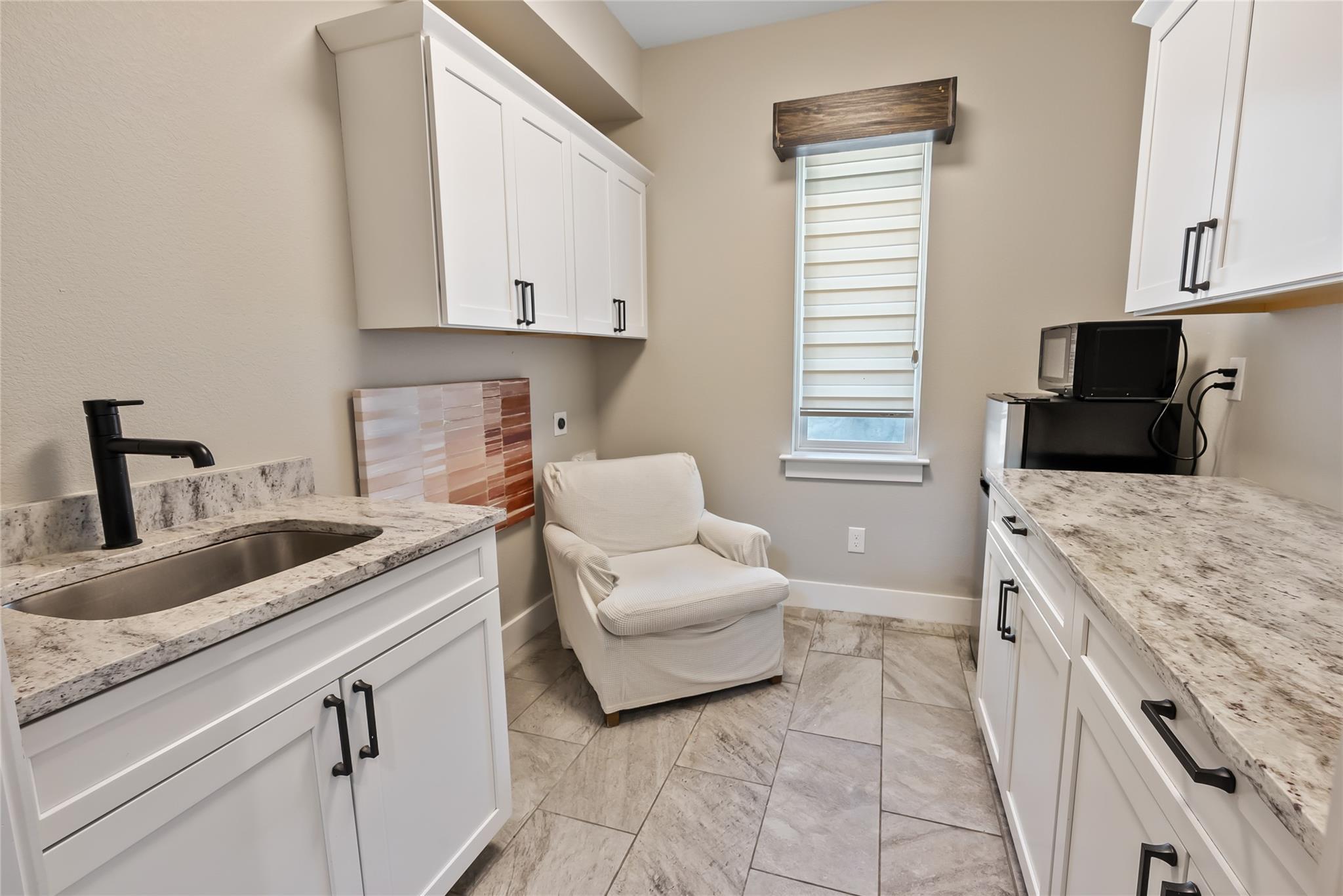 315 Southwind Rd, Point Venture, TX 78645