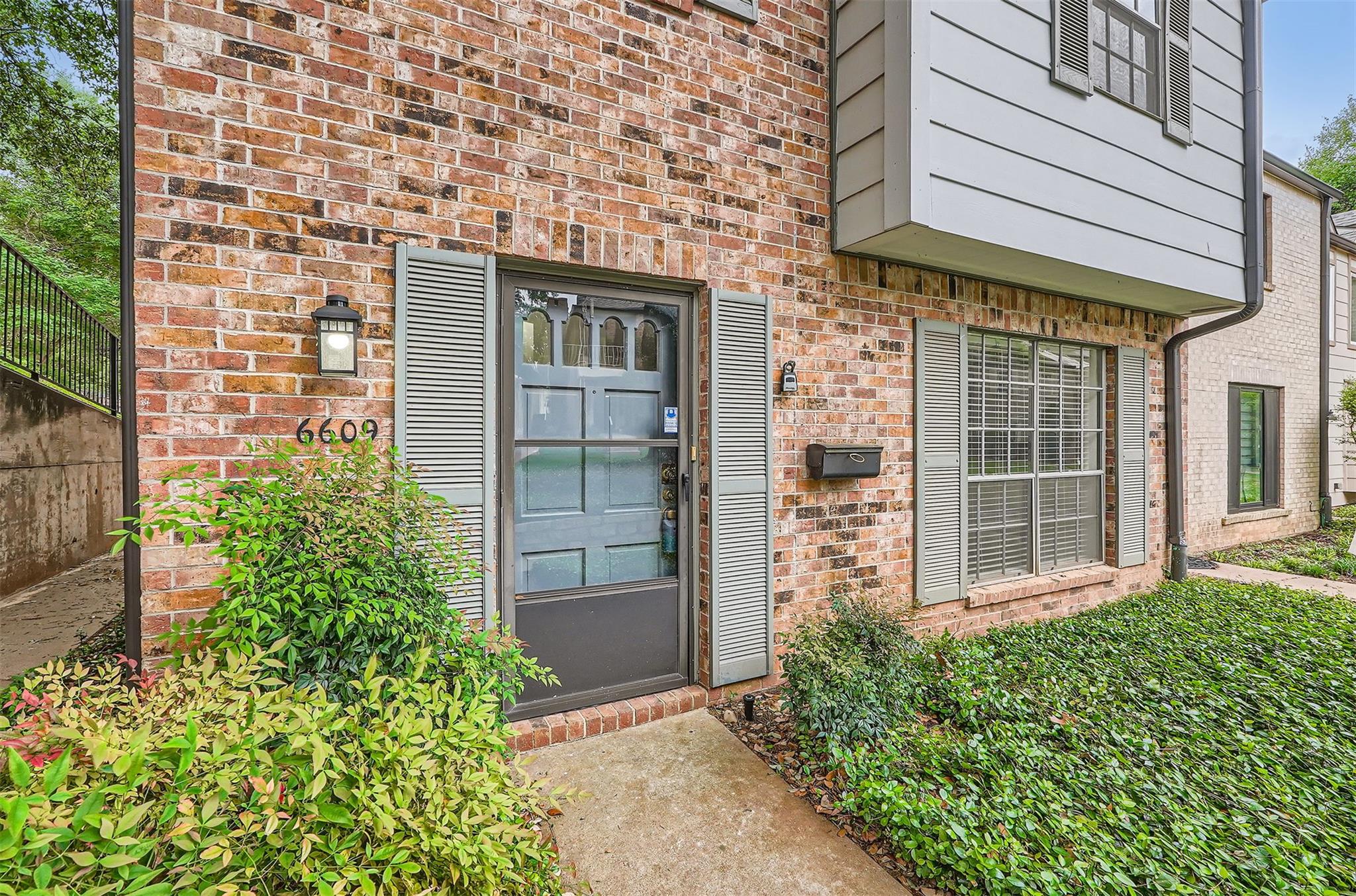 6609 Valleyside Rd, Austin, TX 78731