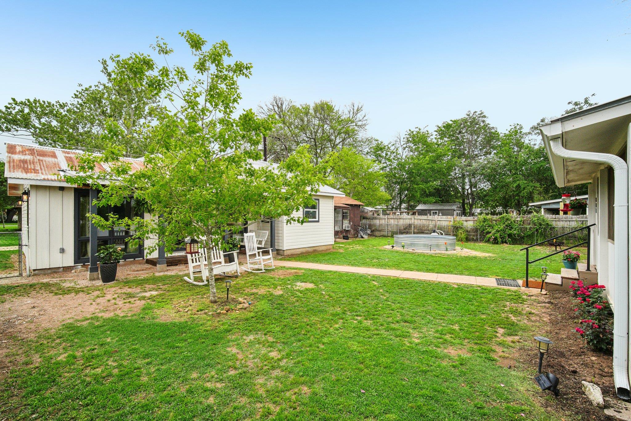 801 Bishop St, Smithville, TX 78957