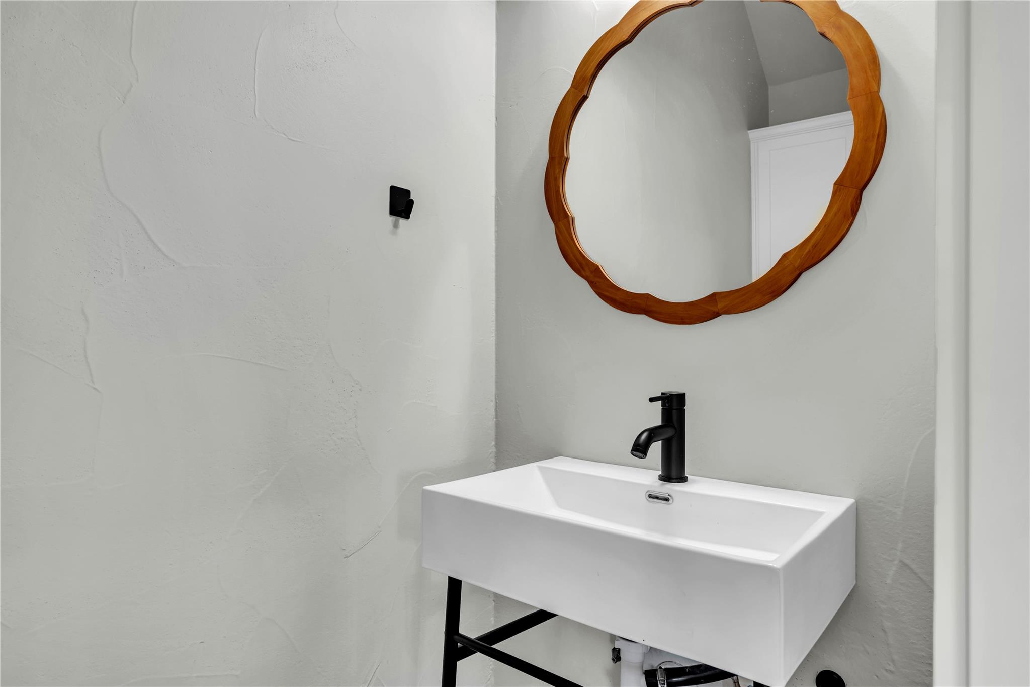 230 Rosehill Dr, Granite Shoals, TX 78654