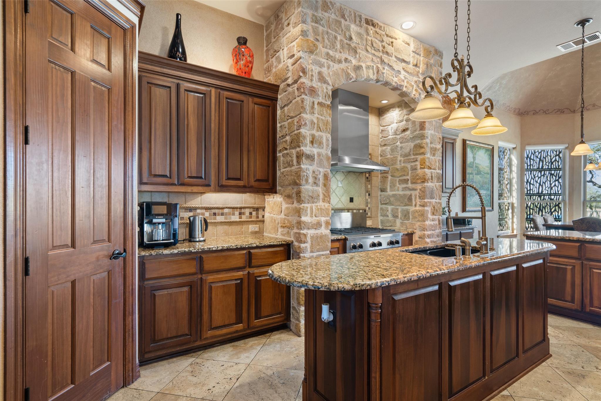 4008 Sugarloaf Dr, Austin, TX 78738
