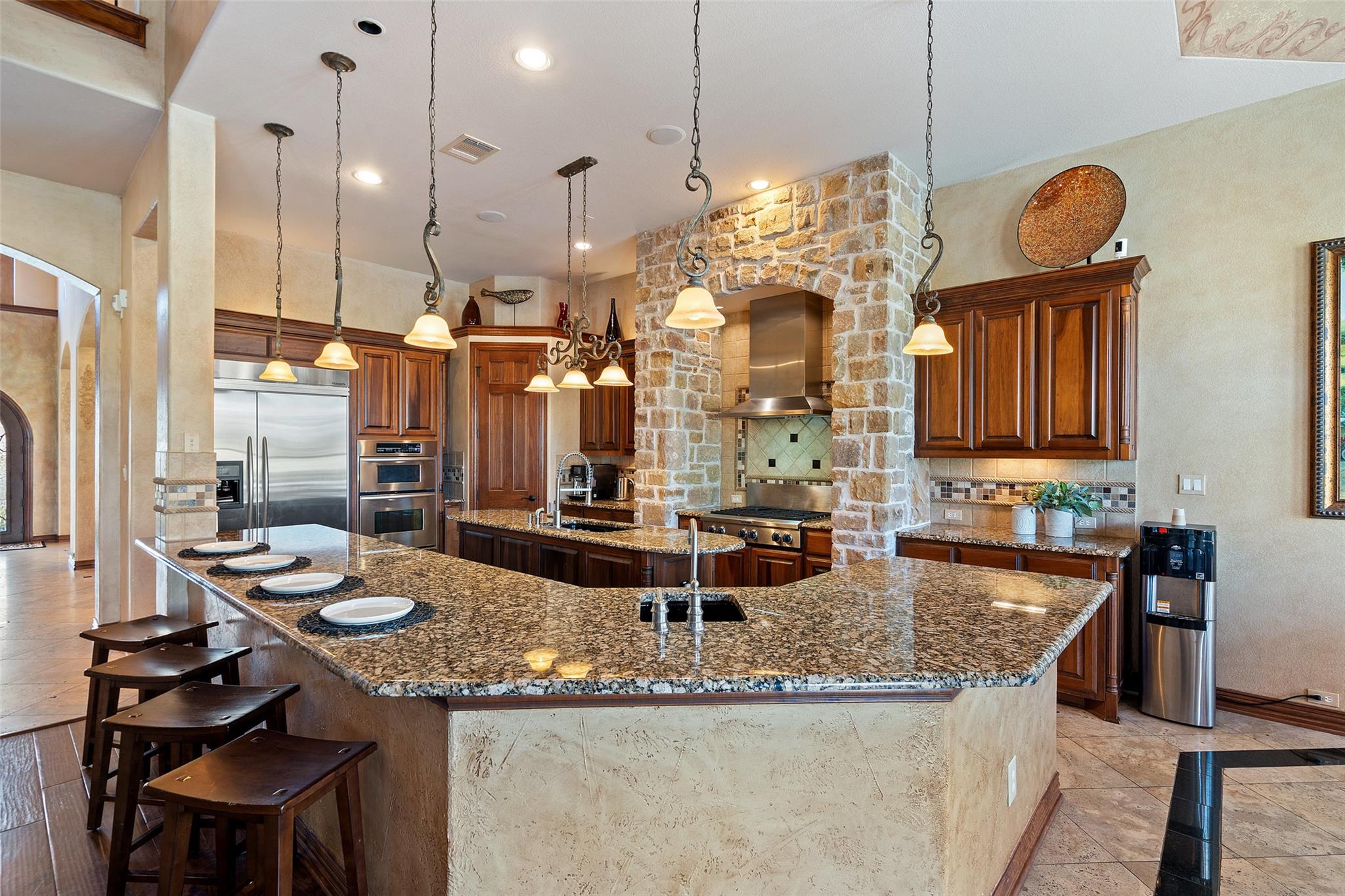 4008 Sugarloaf Dr, Austin, TX 78738