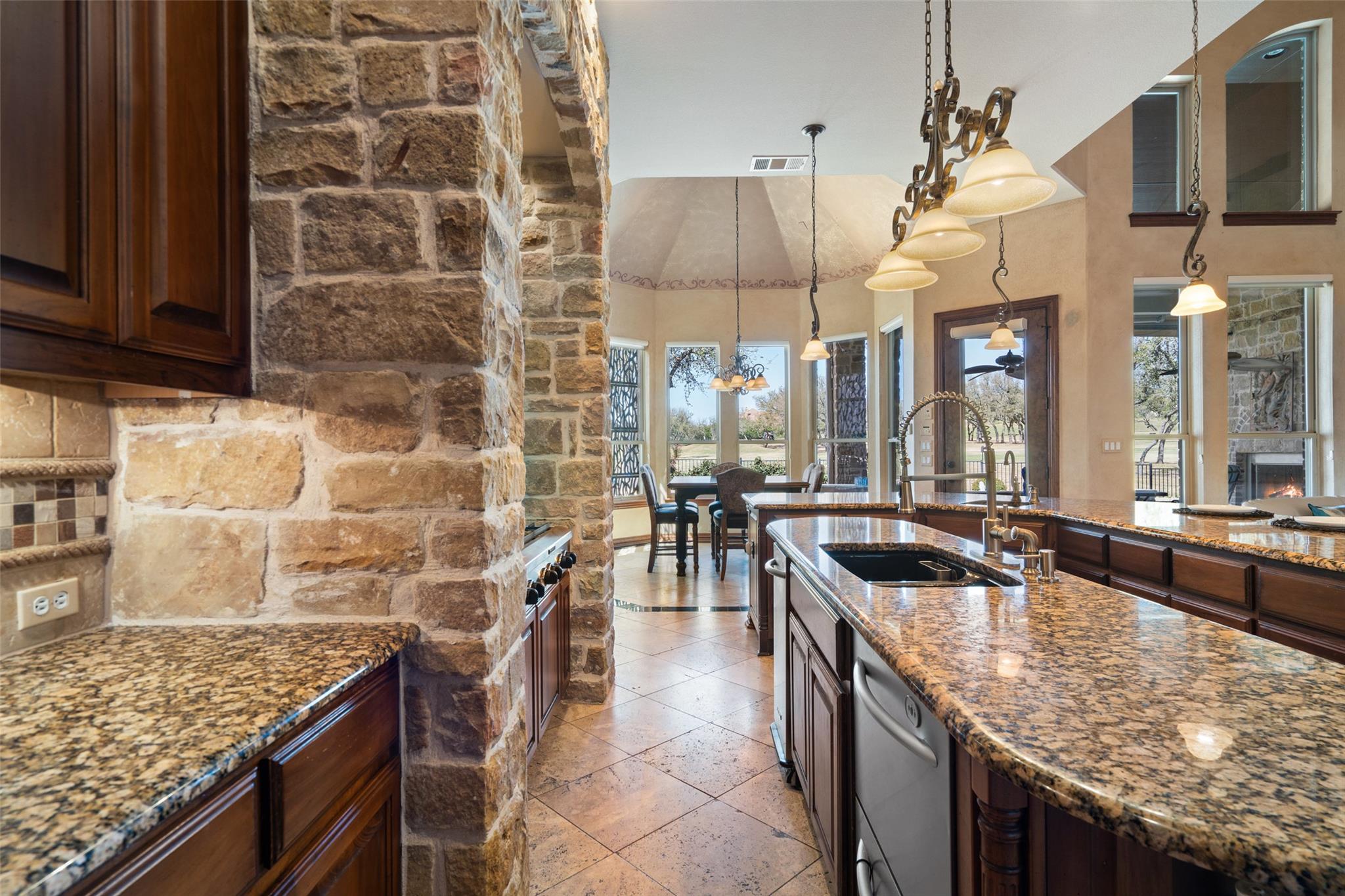 4008 Sugarloaf Dr, Austin, TX 78738
