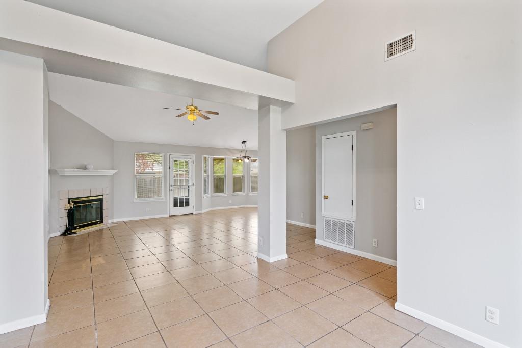 604 Maplecreek Dr, Leander, TX 78641