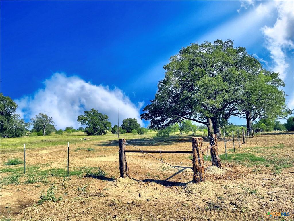 5350 Soda Springs Rd, Luling, TX 78648