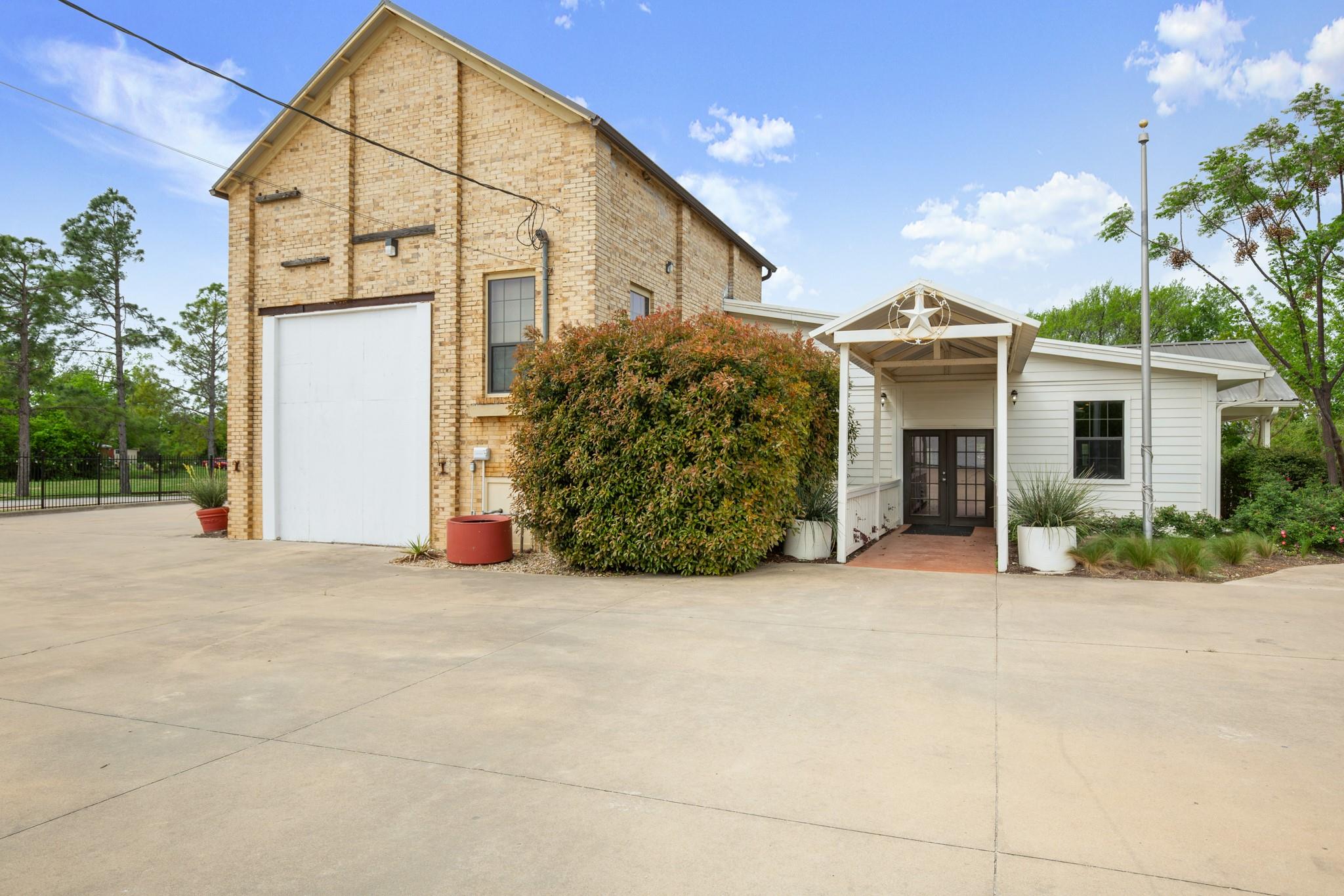 412 Depot St, Elgin, TX 78621