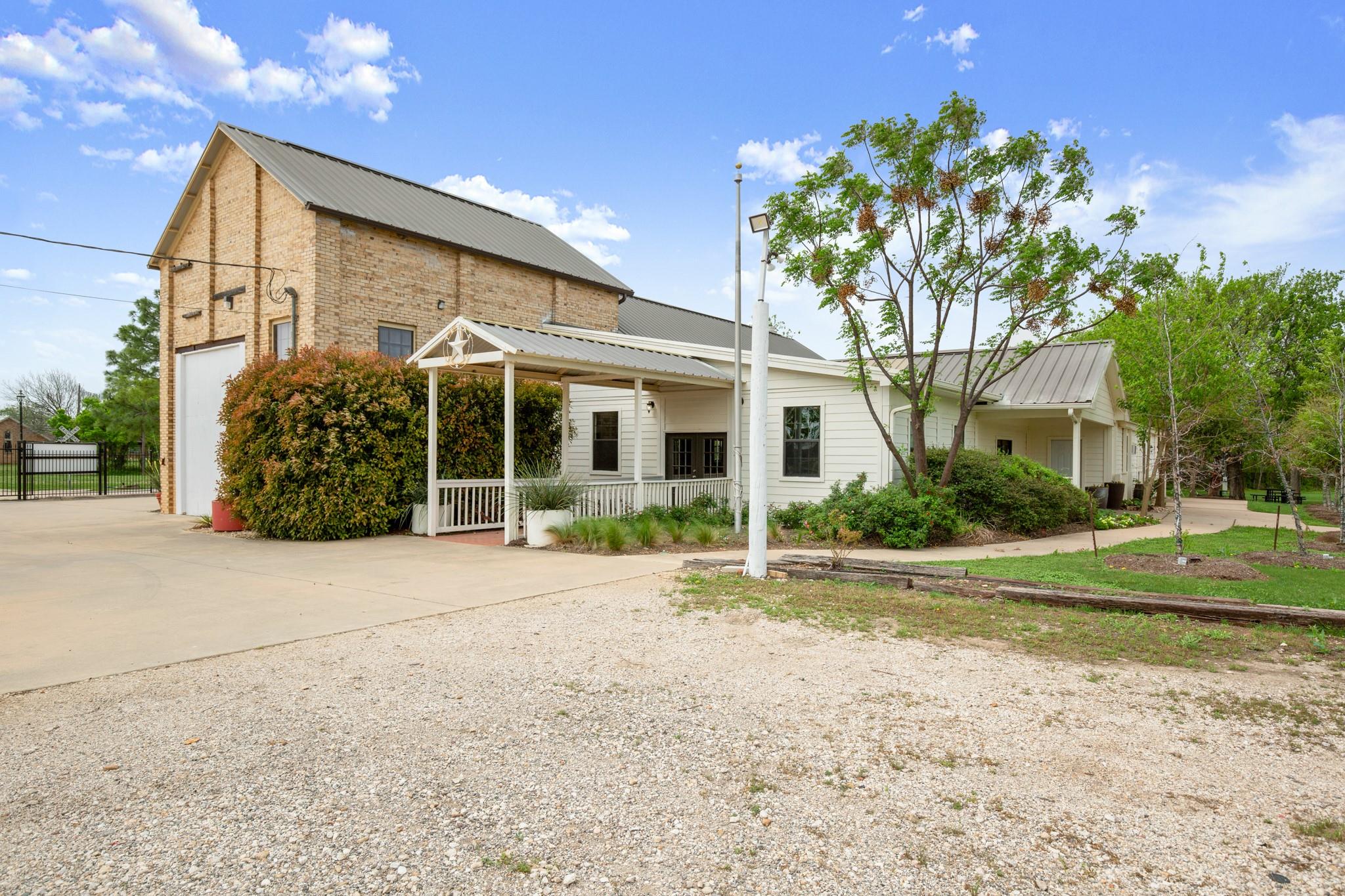 412 Depot St, Elgin, TX 78621