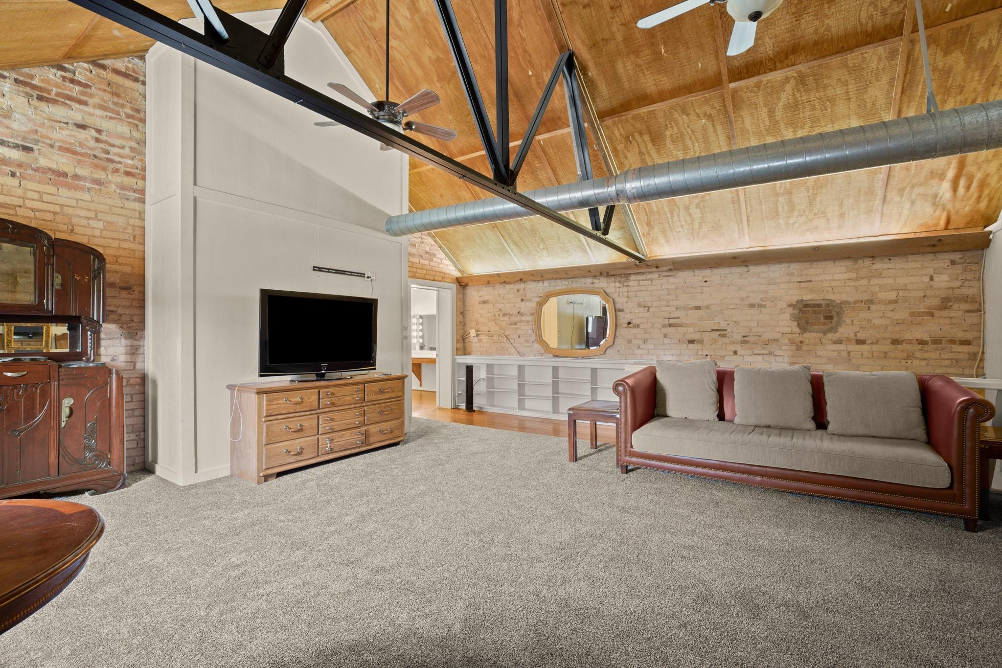 412 Depot St, Elgin, TX 78621