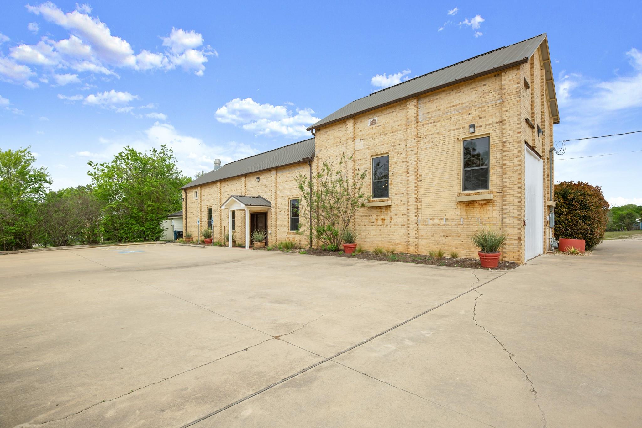 412 Depot St, Elgin, TX 78621