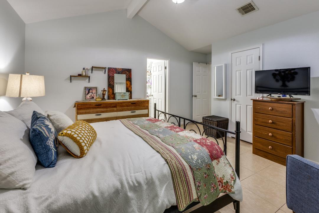 402 Village Ln, Buda, TX 78610