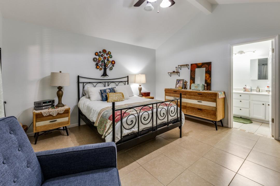 402 Village Ln, Buda, TX 78610