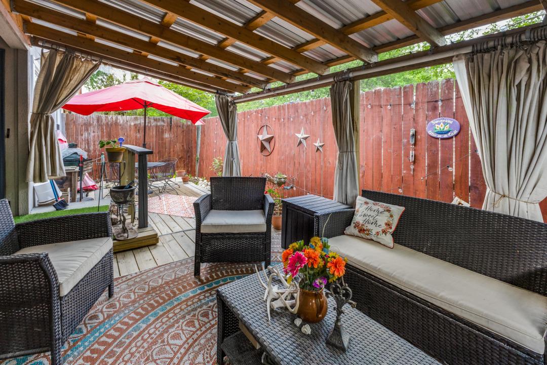 402 Village Ln, Buda, TX 78610