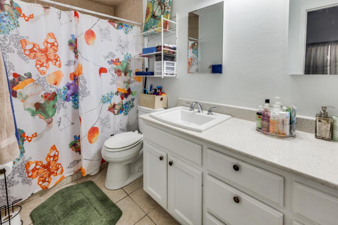 402 Village Ln, Buda, TX 78610