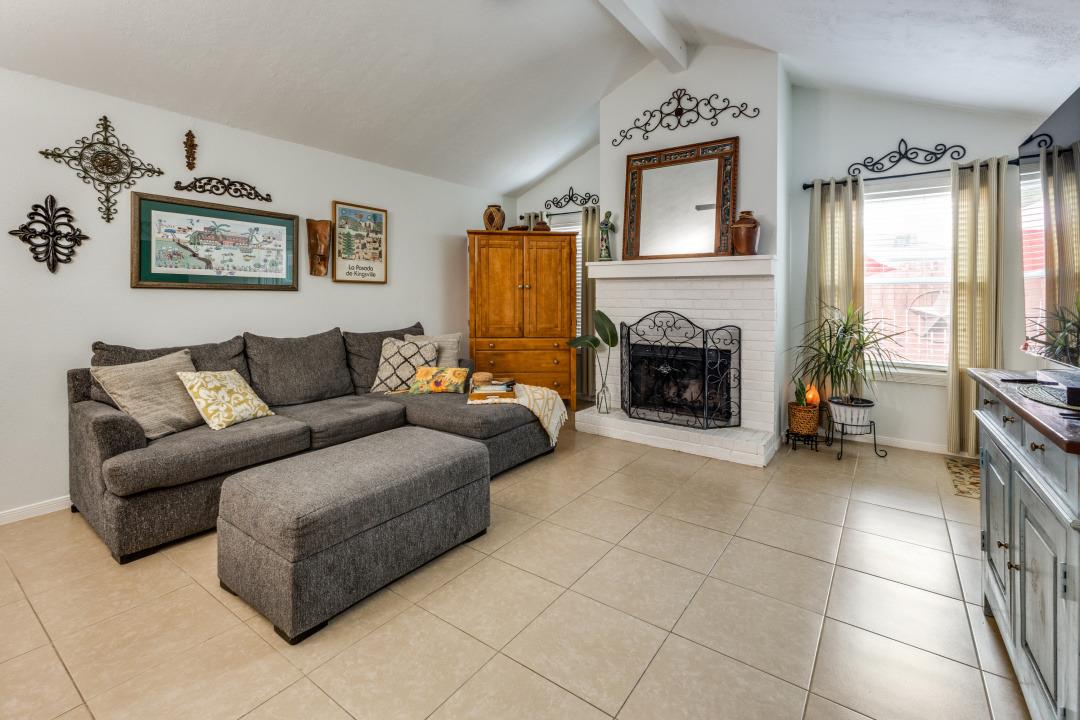 402 Village Ln, Buda, TX 78610