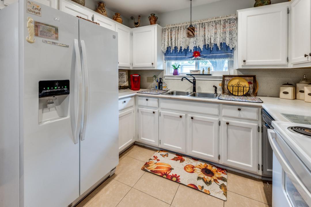 402 Village Ln, Buda, TX 78610