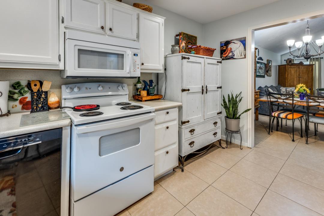 402 Village Ln, Buda, TX 78610