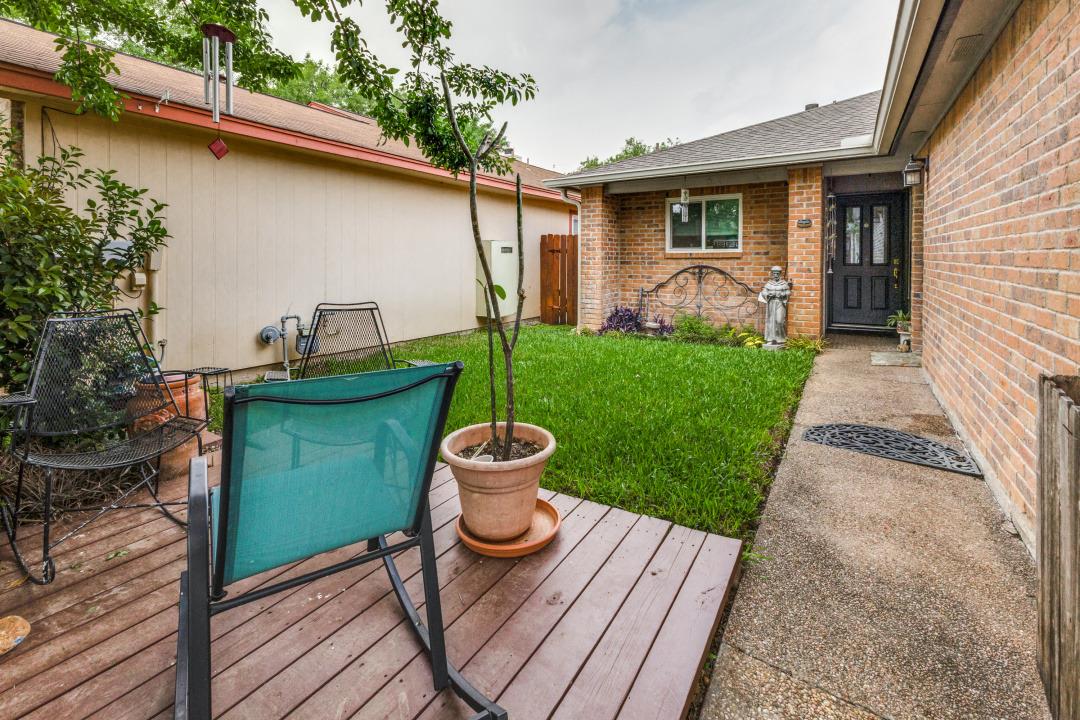 402 Village Ln, Buda, TX 78610