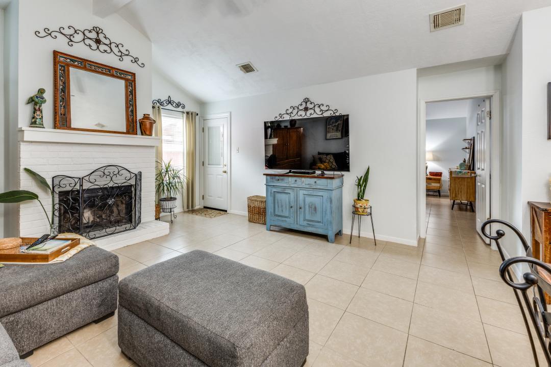 402 Village Ln, Buda, TX 78610