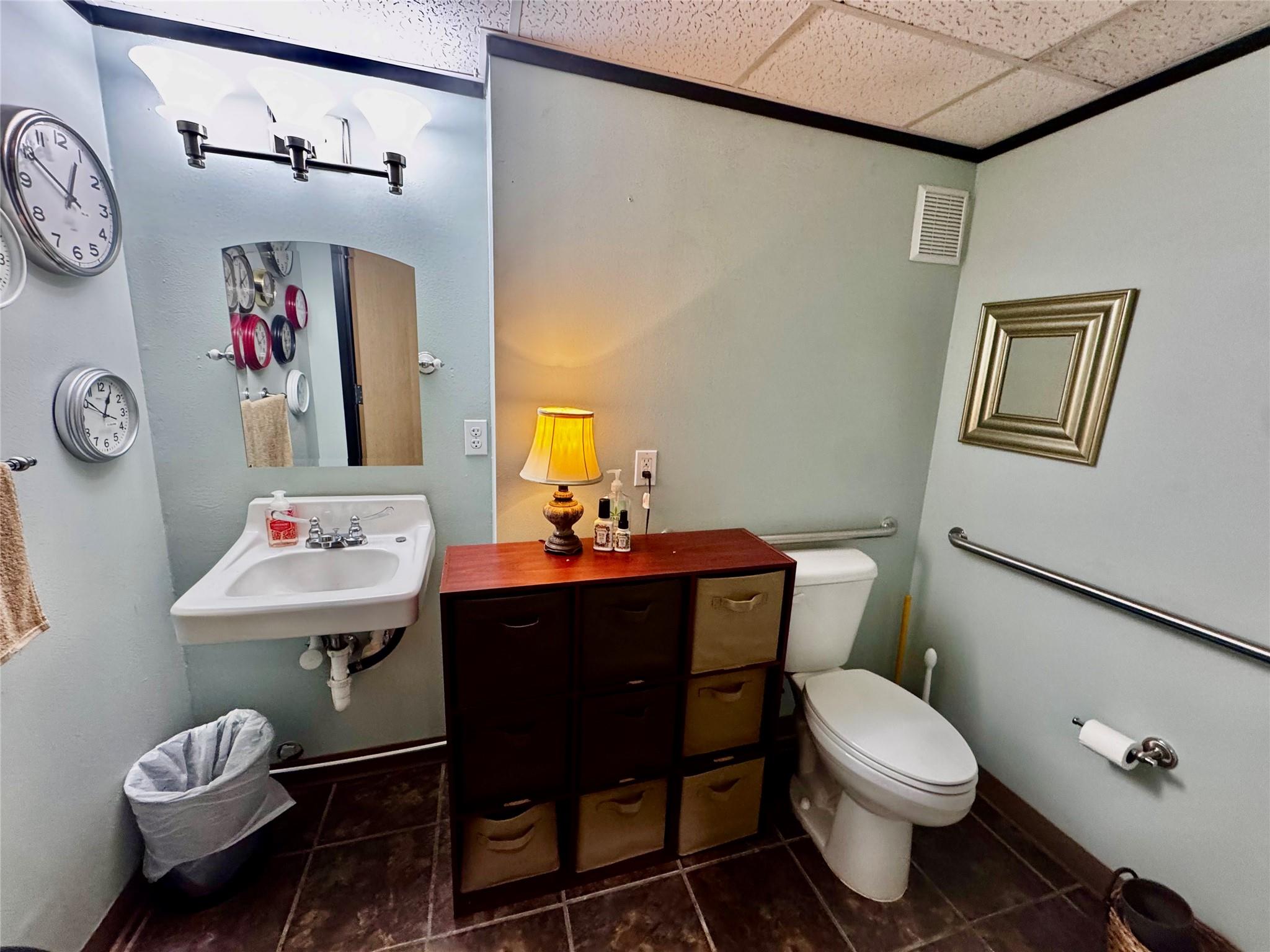 1310 S First St St # 100, Austin, TX 78704