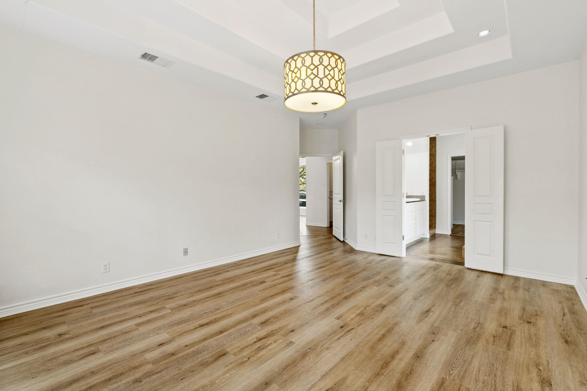 518 Coventry Rd, Spicewood, TX 78669