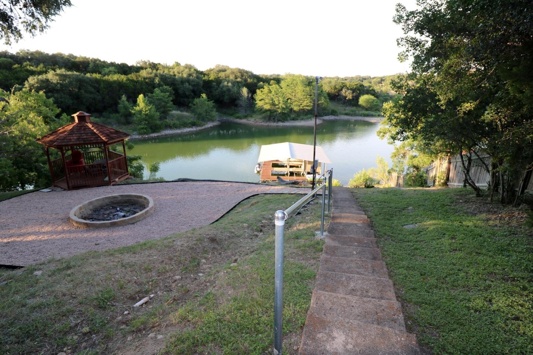 25420 Cove Dr, Spicewood, TX 78669