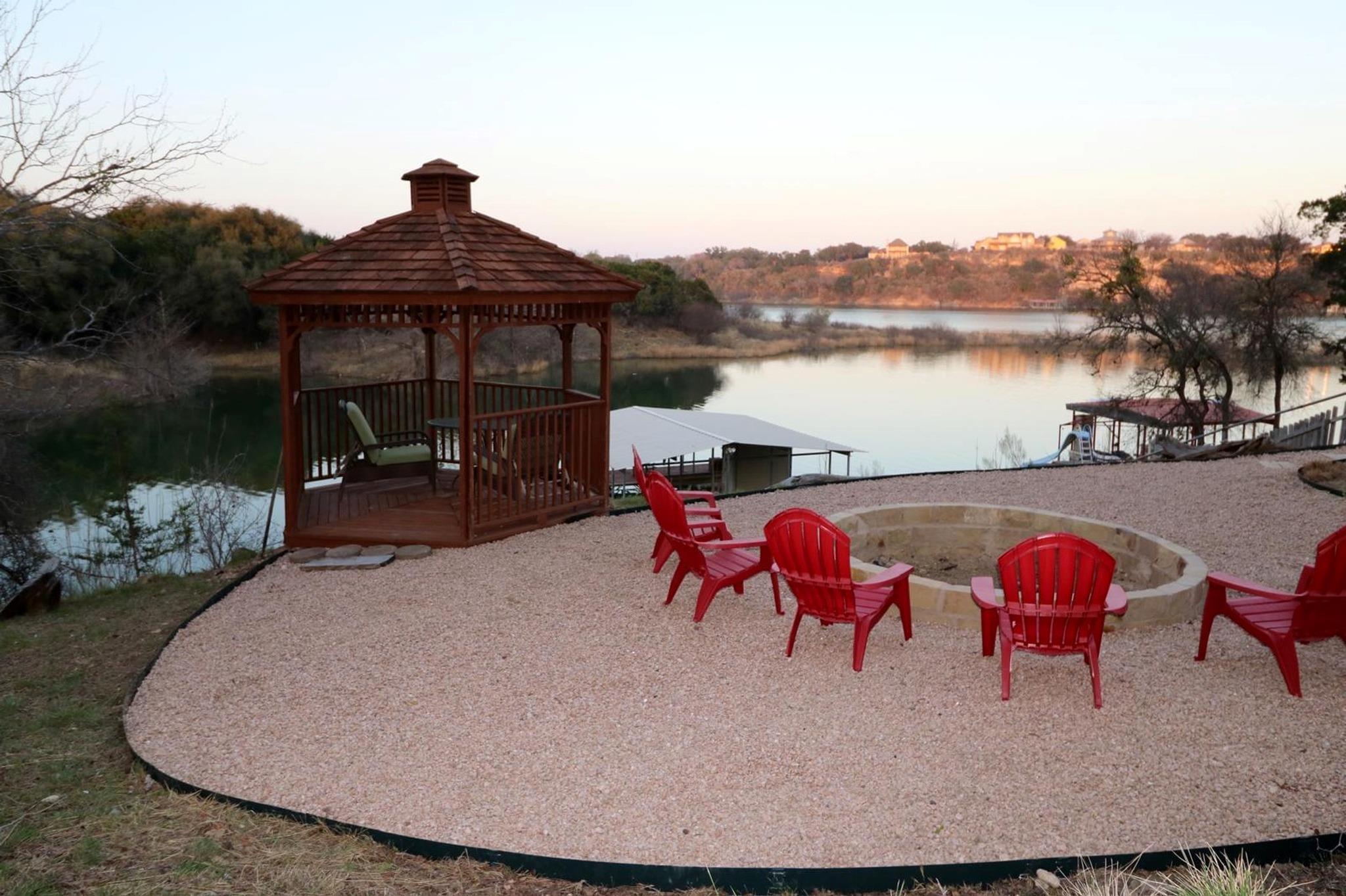 25420 Cove Dr, Spicewood, TX 78669