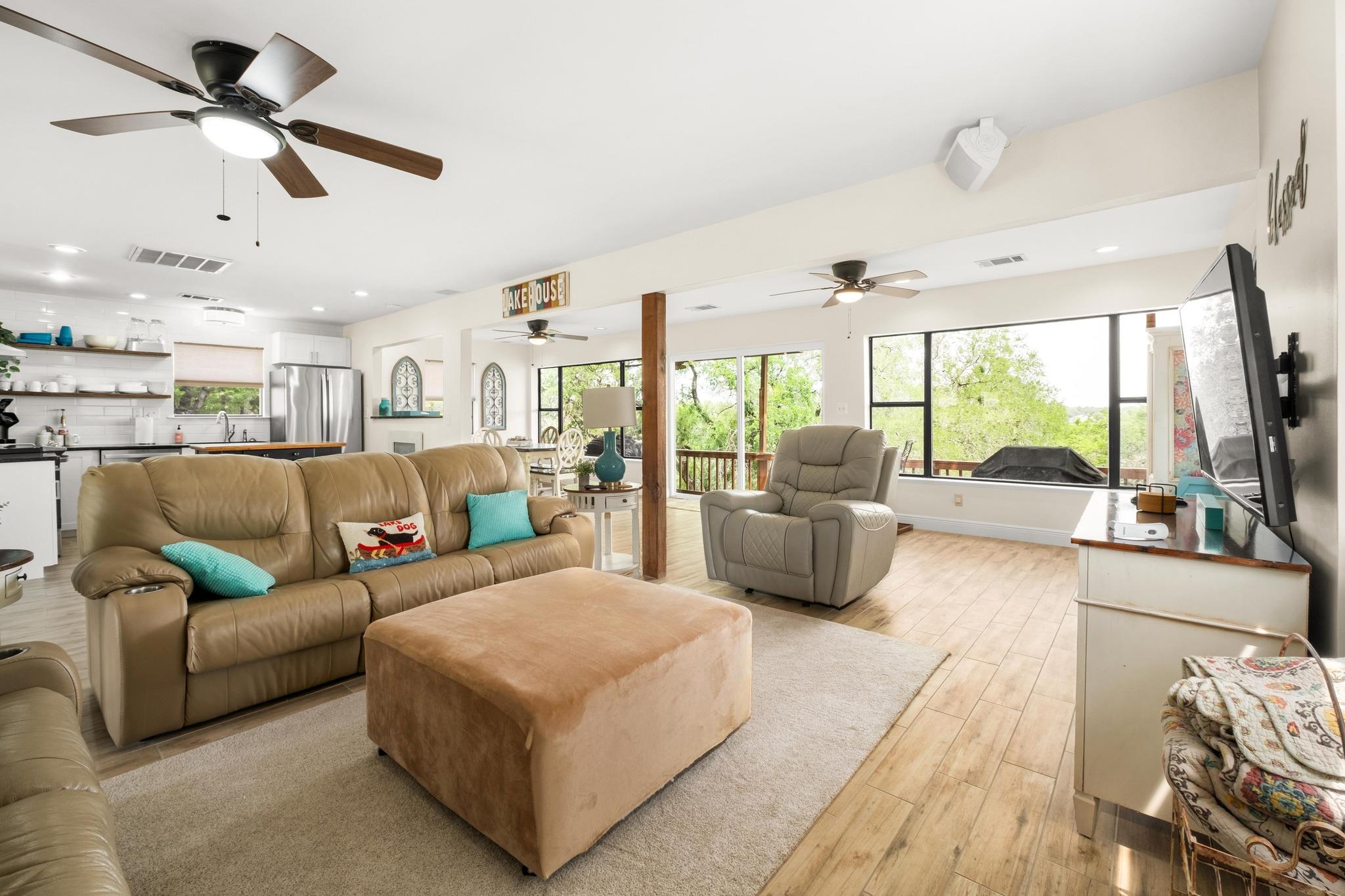 25420 Cove Dr, Spicewood, TX 78669