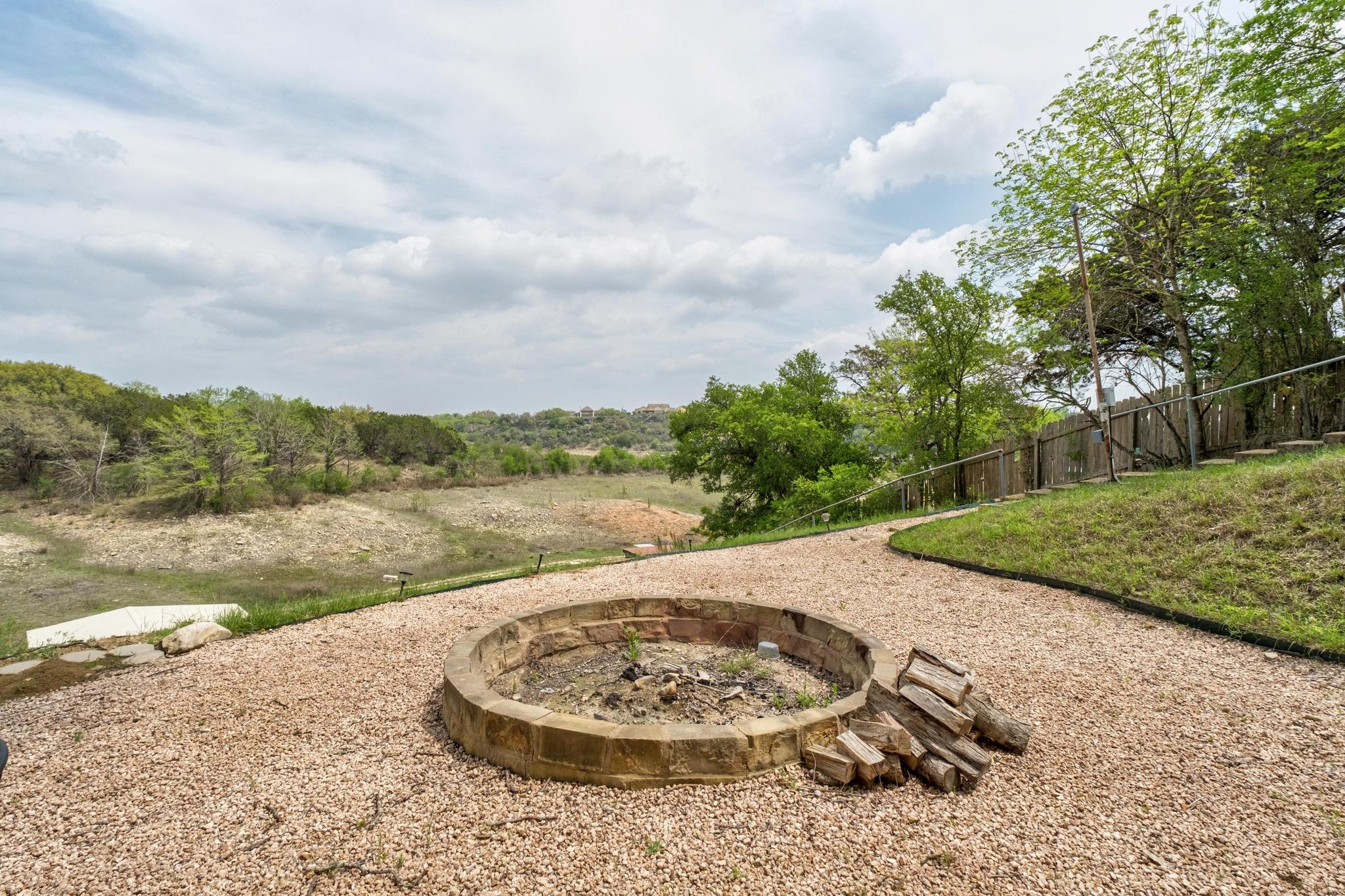25420 Cove Dr, Spicewood, TX 78669