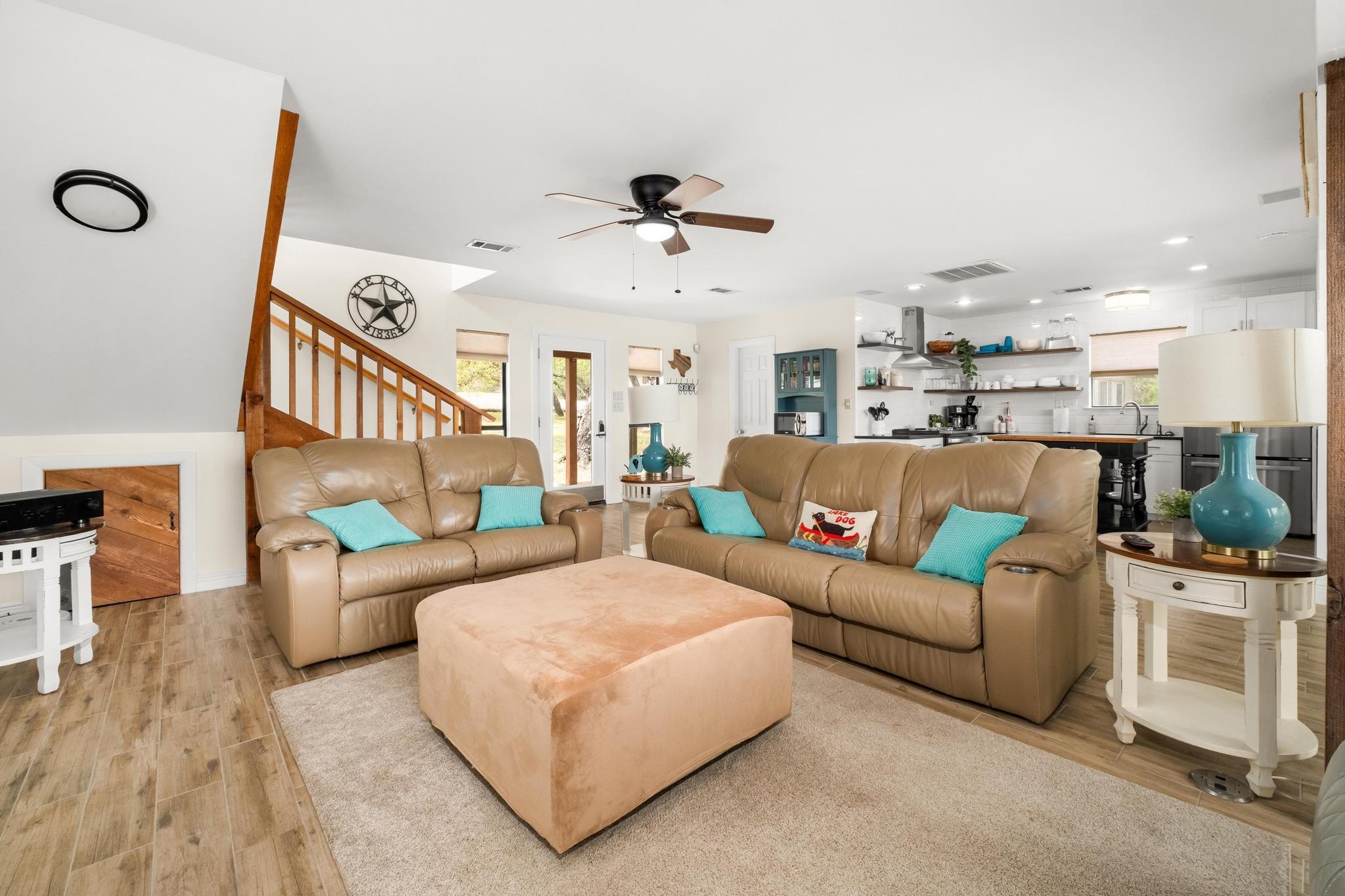 25420 Cove Dr, Spicewood, TX 78669