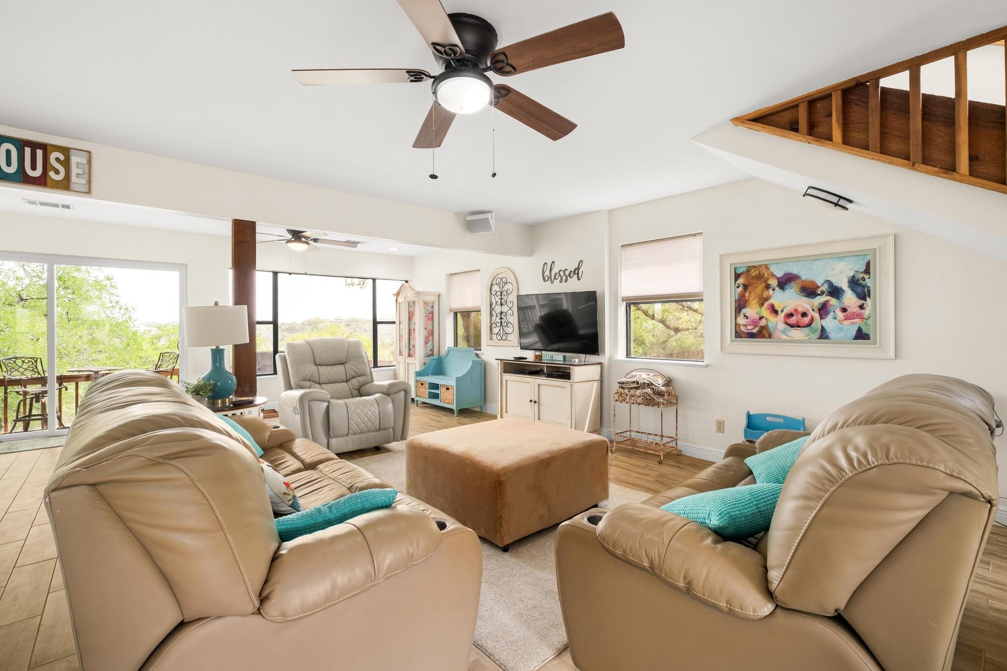 25420 Cove Dr, Spicewood, TX 78669