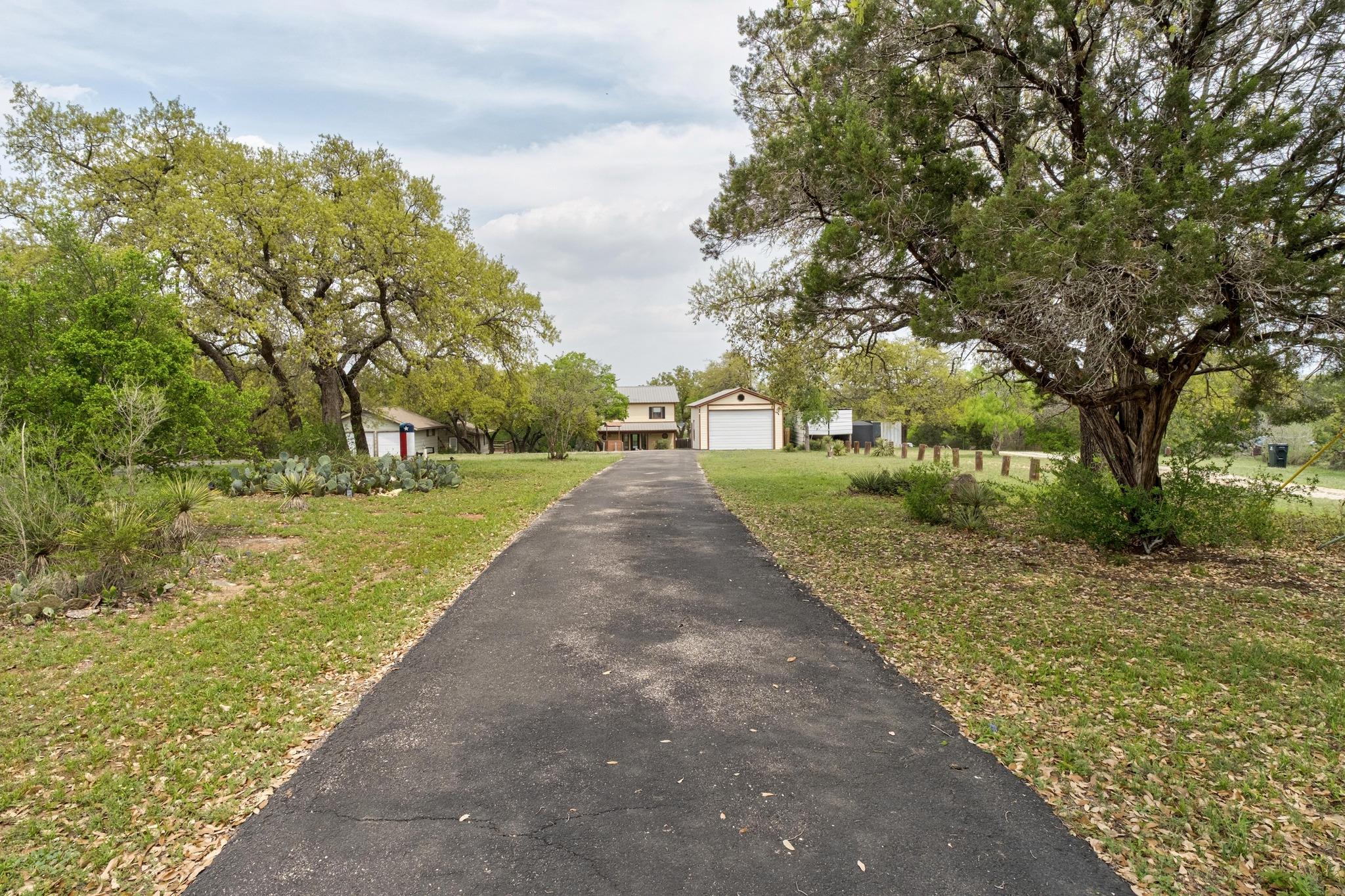 25420 Cove Dr, Spicewood, TX 78669