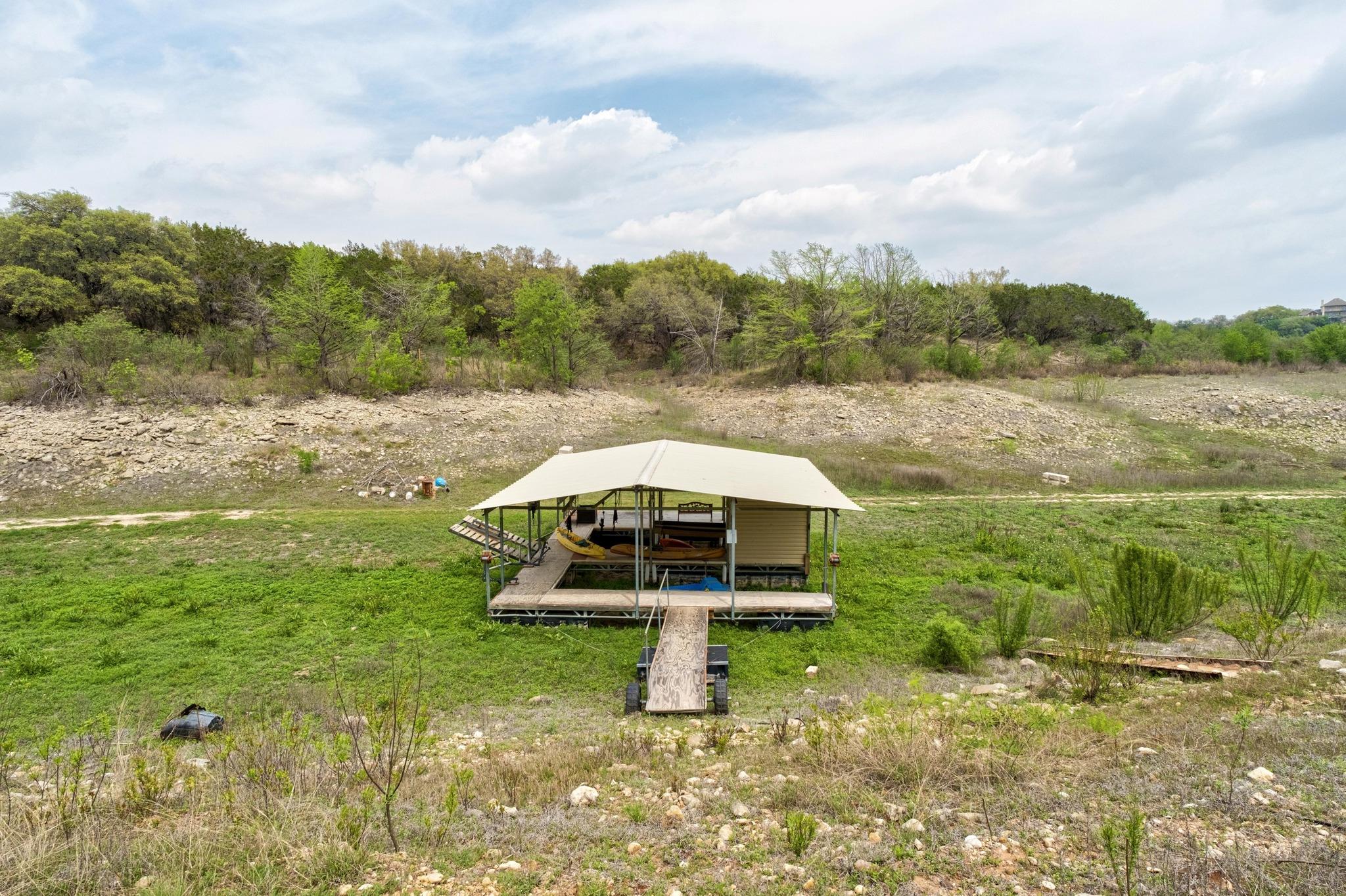 25420 Cove Dr, Spicewood, TX 78669