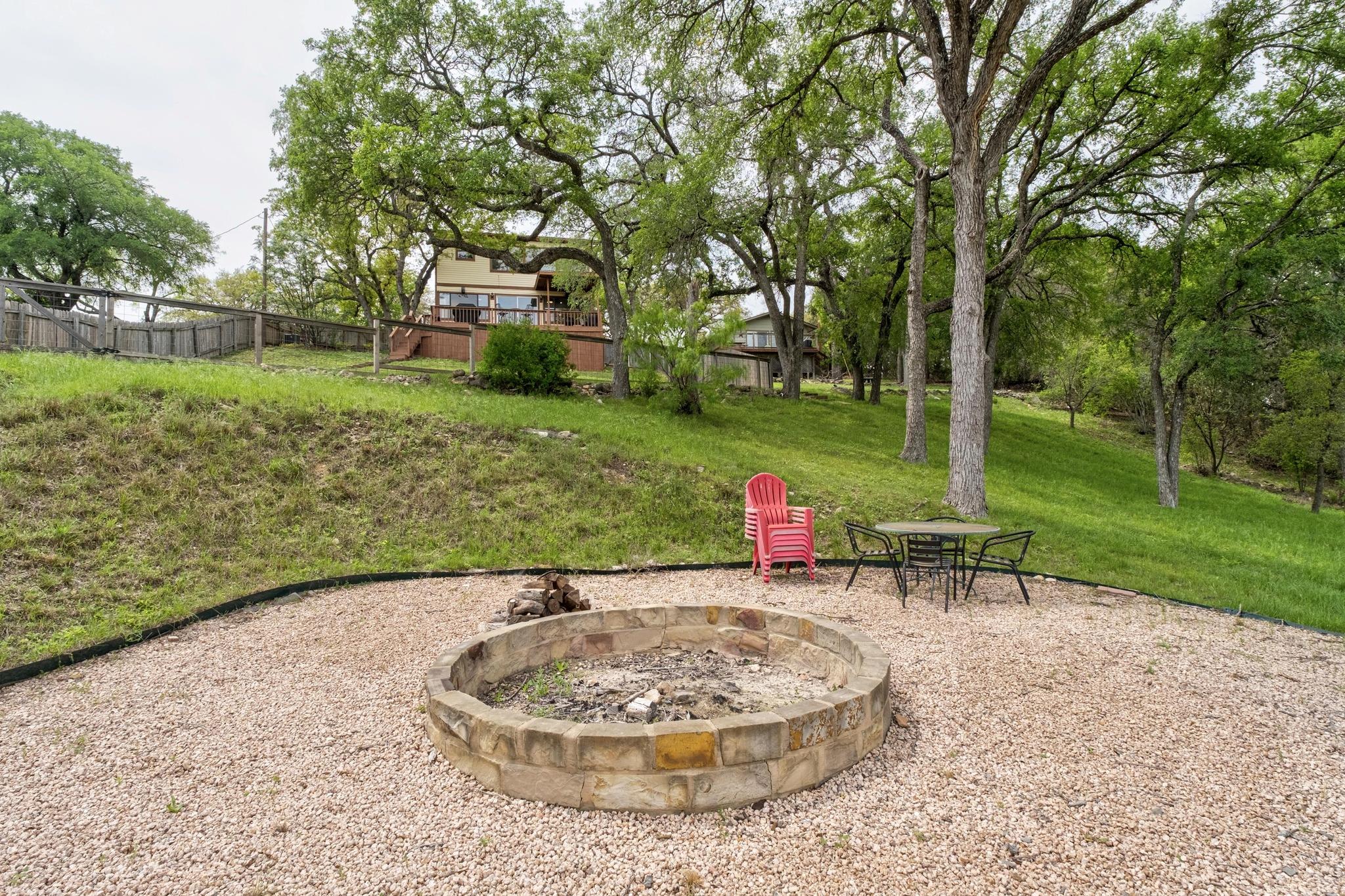 25420 Cove Dr, Spicewood, TX 78669