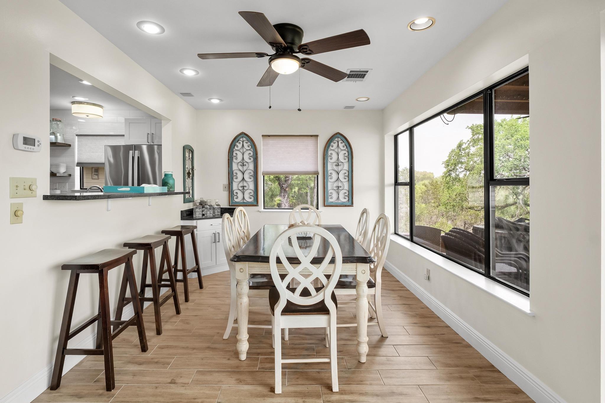 25420 Cove Dr, Spicewood, TX 78669