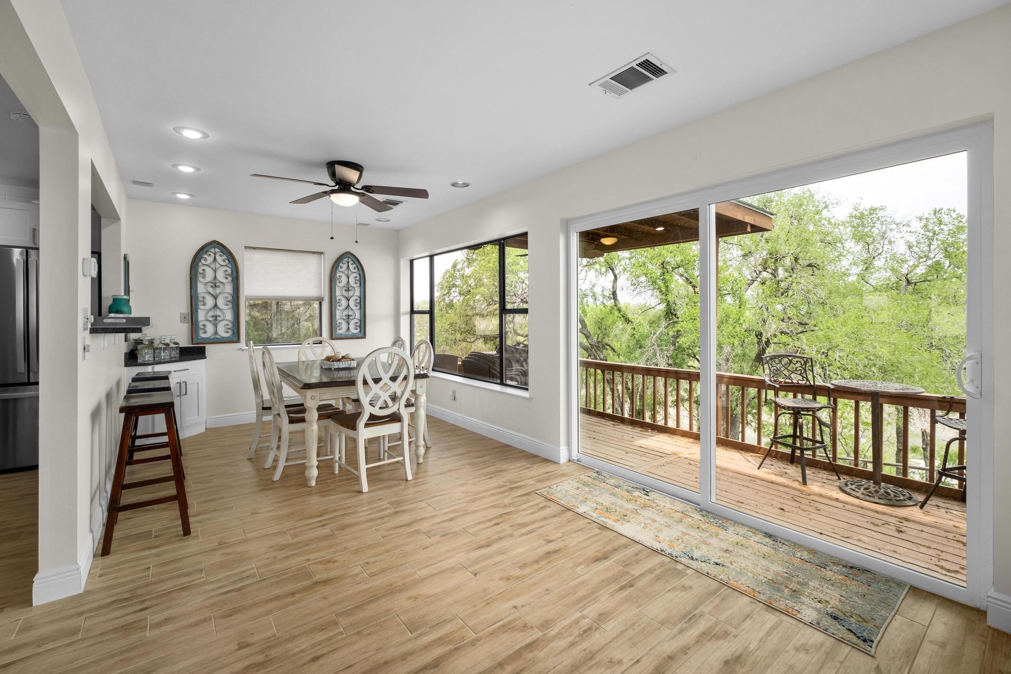 25420 Cove Dr, Spicewood, TX 78669