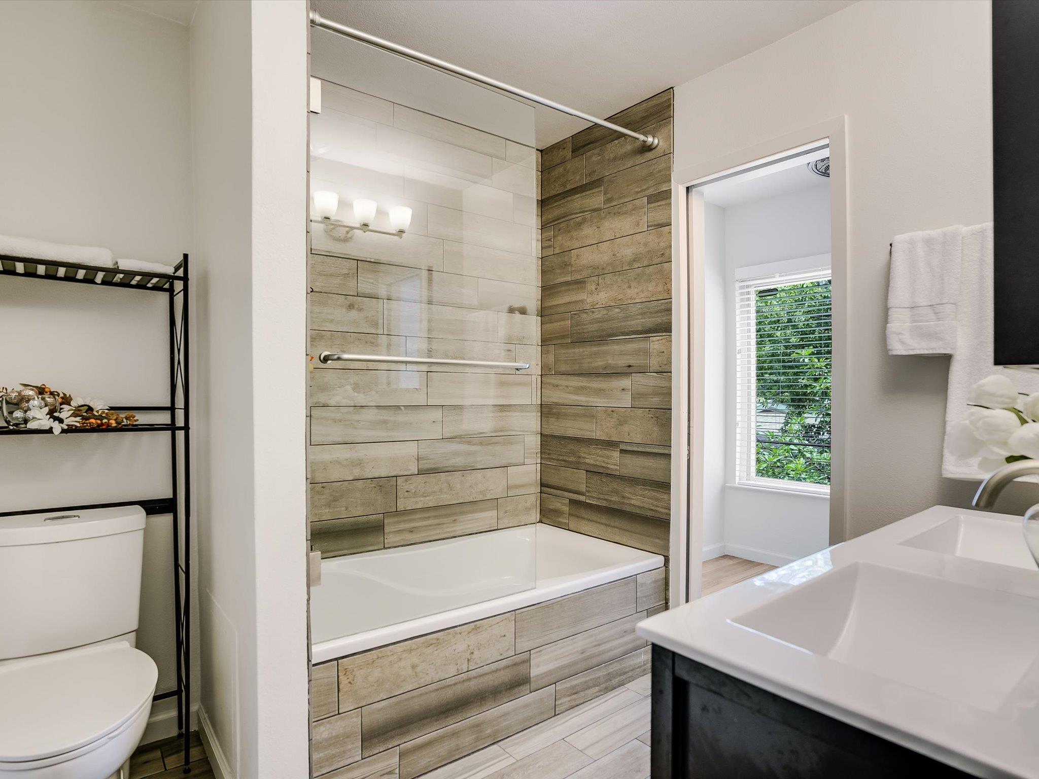 2303 East Side Dr # 212, Austin, TX 78704
