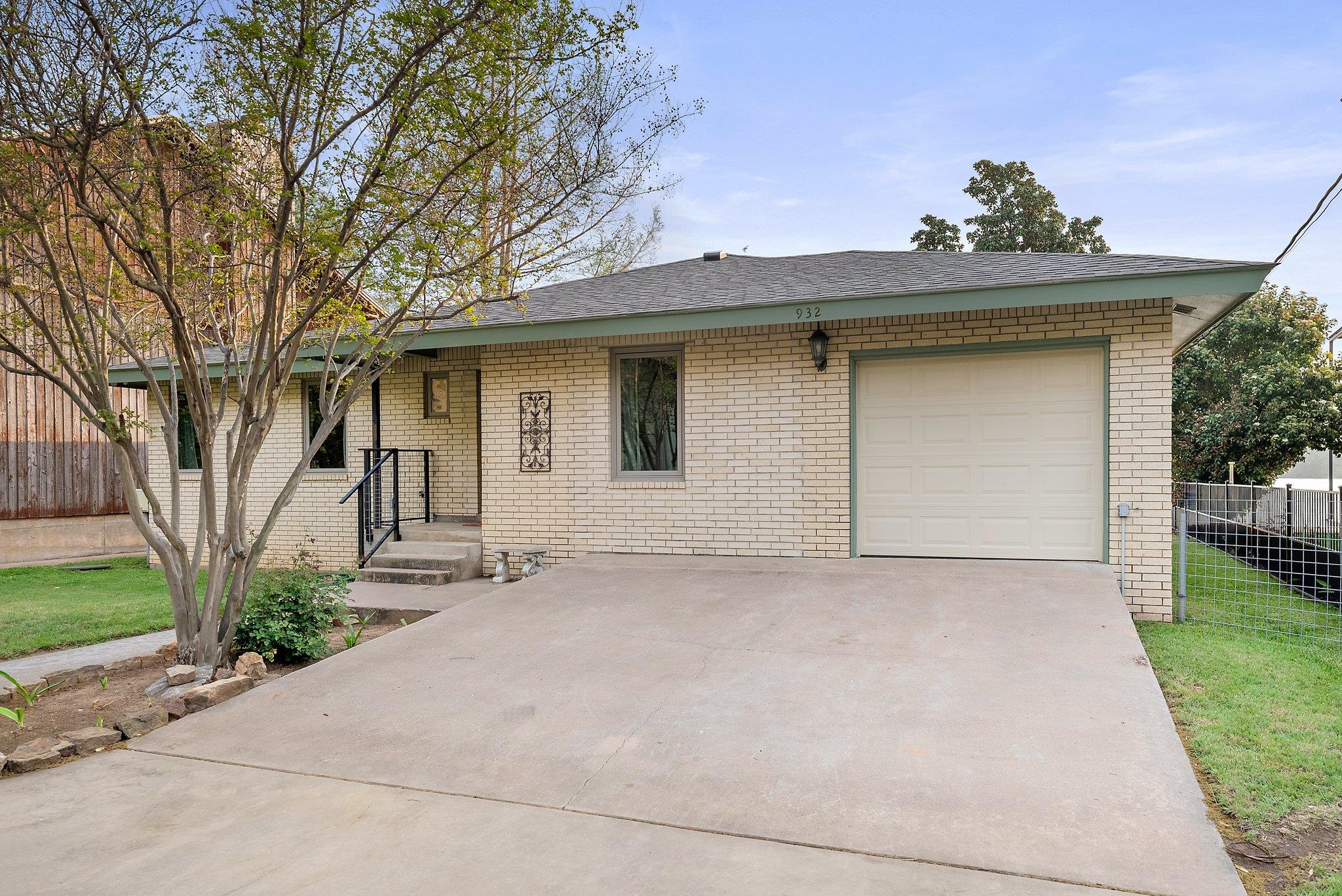 932 Scenic Loop, Kingsland, TX 78639