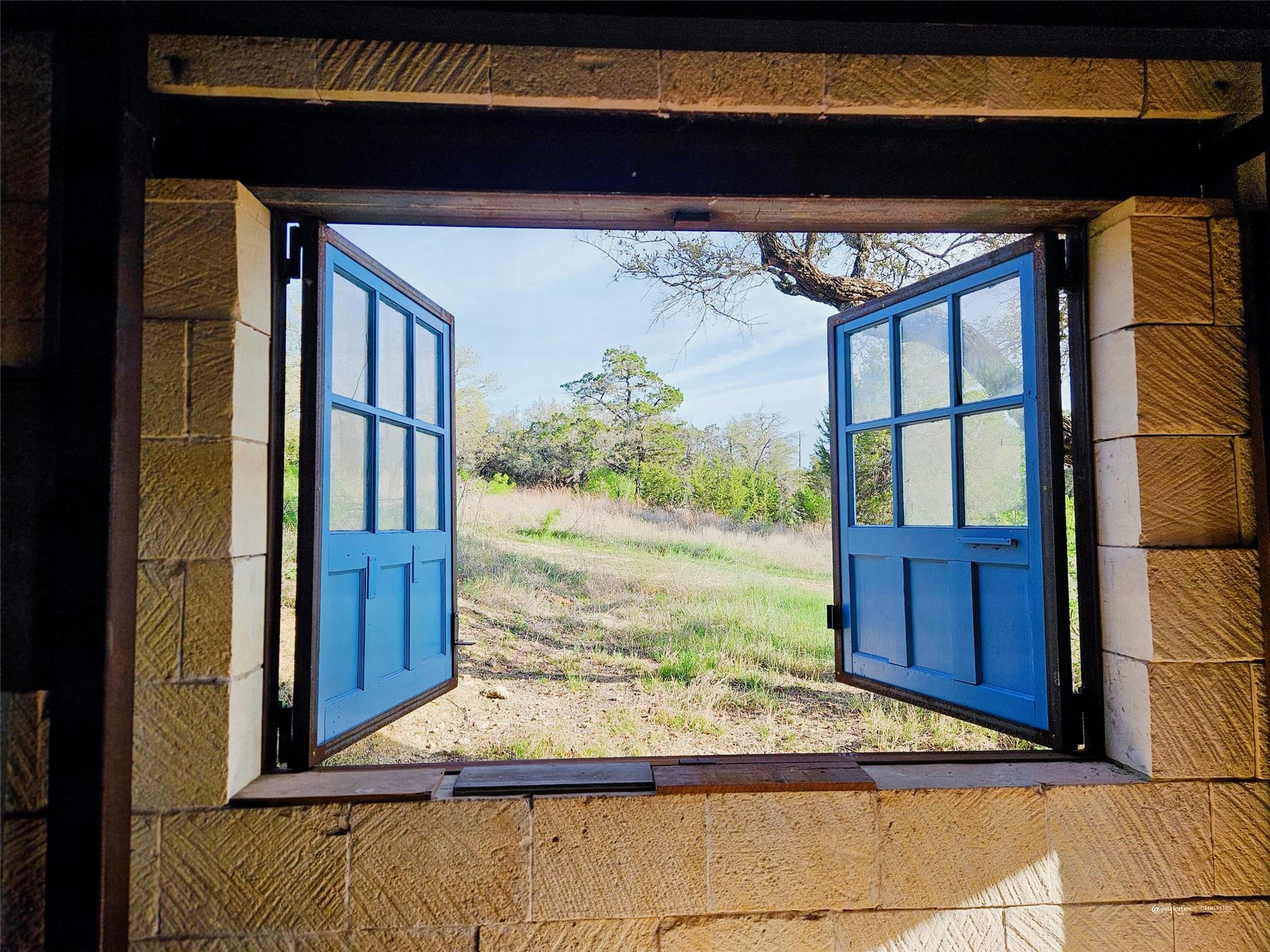 431 County Road 413, Spicewood, TX 78669