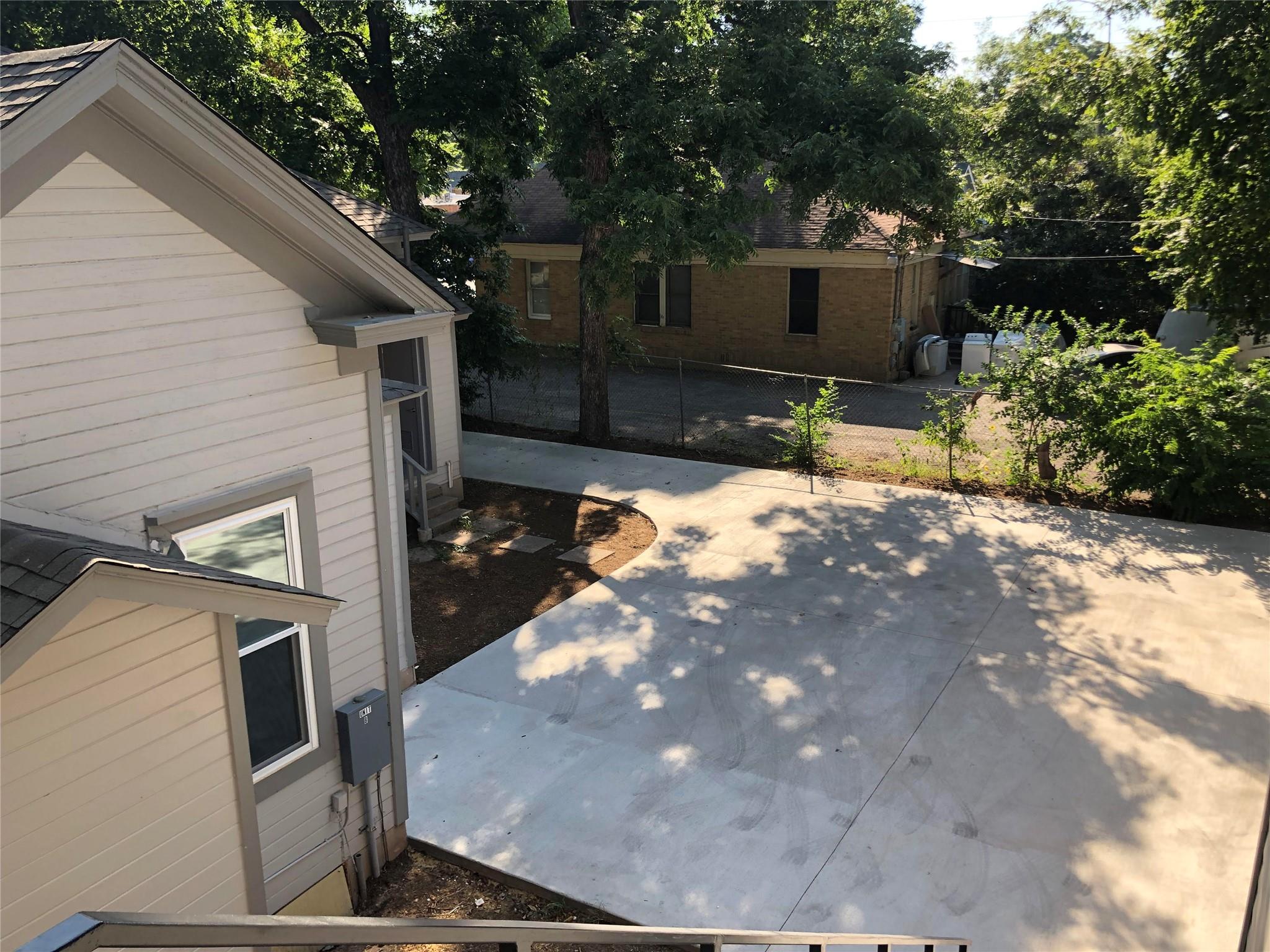 1303 E Cesar Chavez St # F, Austin, TX 78702
