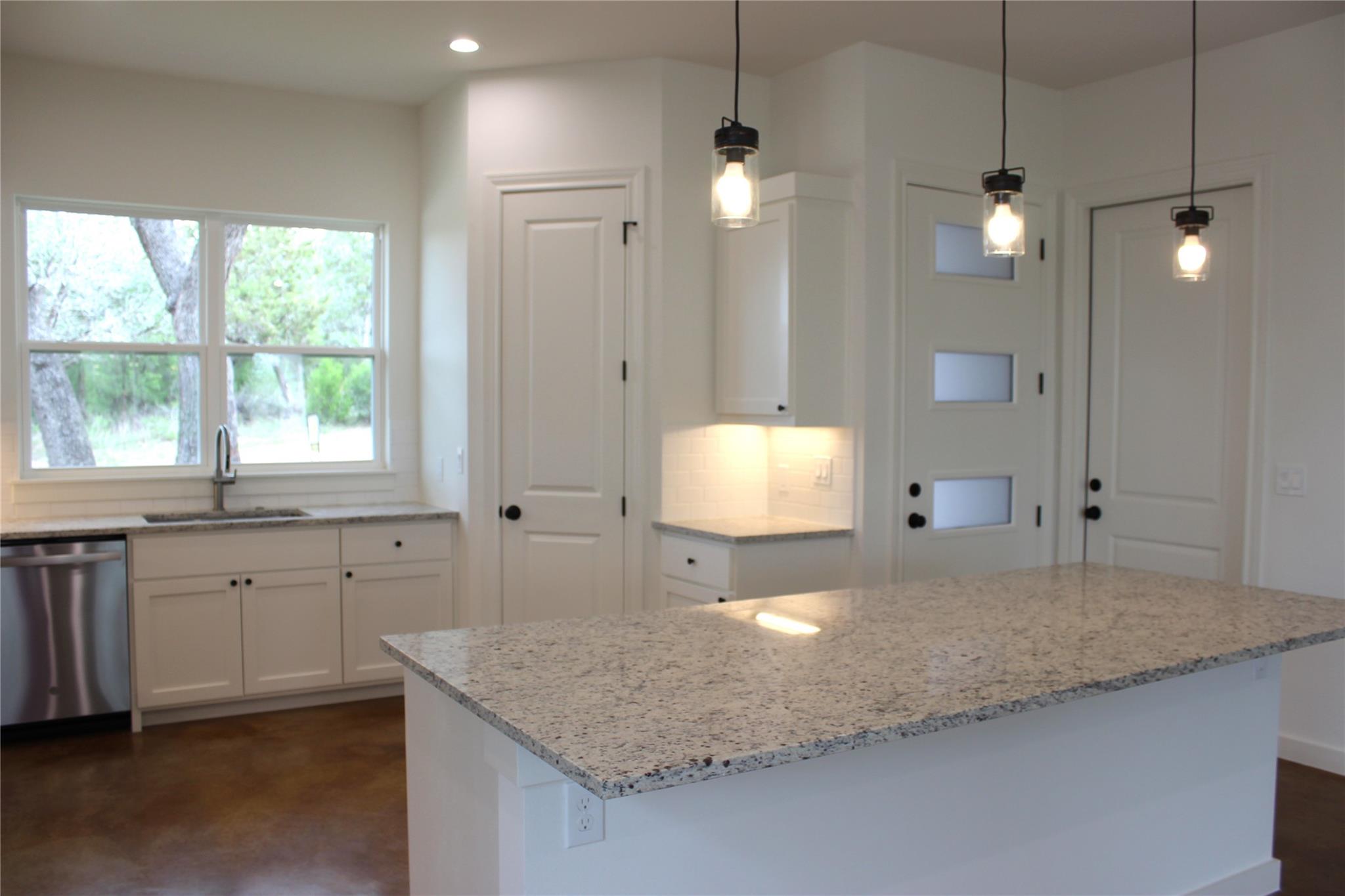 828 Oak Ln, Cottonwood Shores, TX 78657