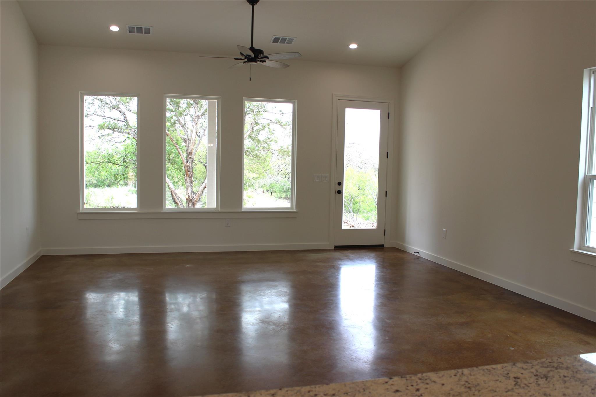 828 Oak Ln, Cottonwood Shores, TX 78657