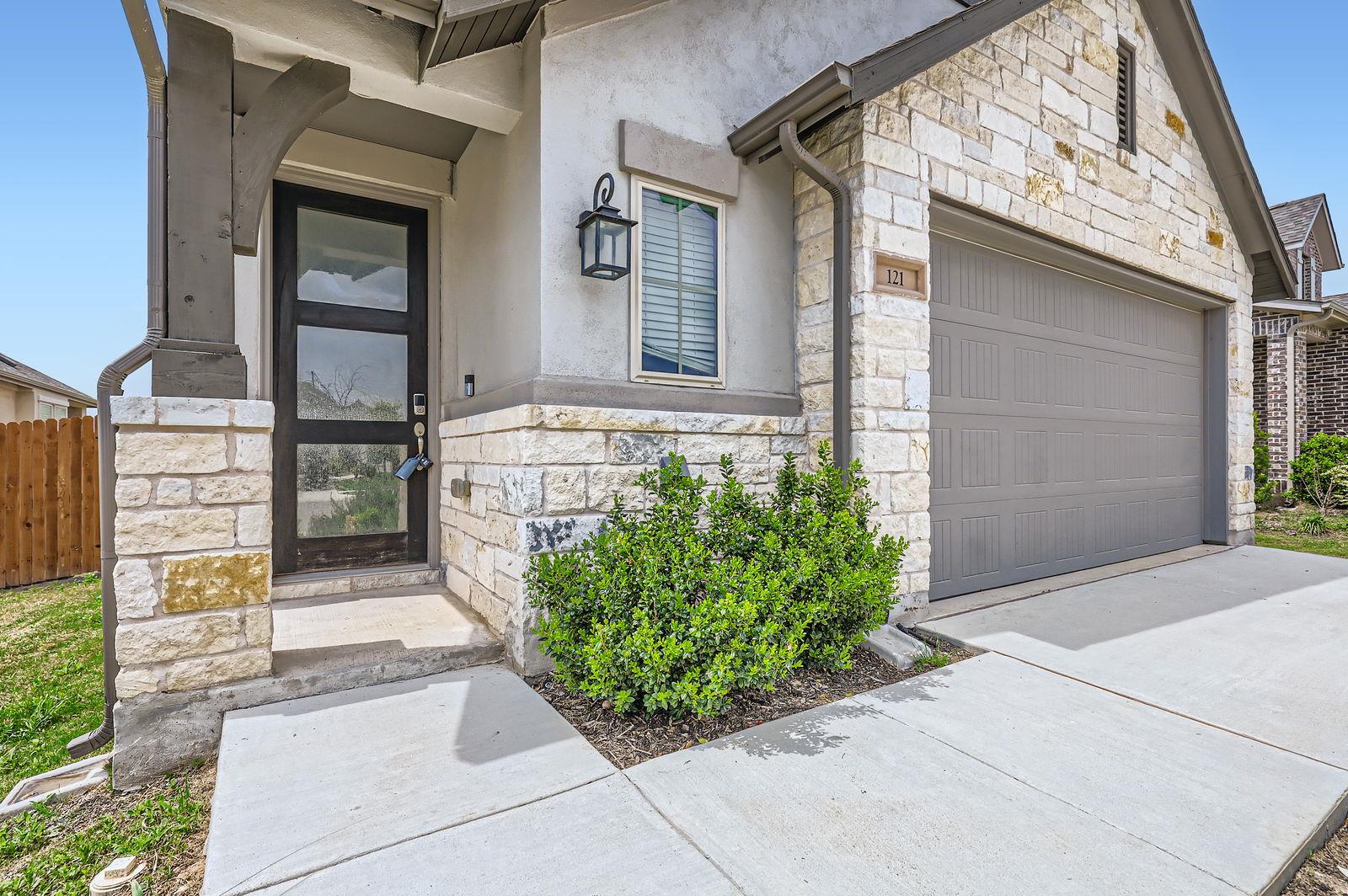 121 Rangel Dr, Liberty Hill, TX 78642