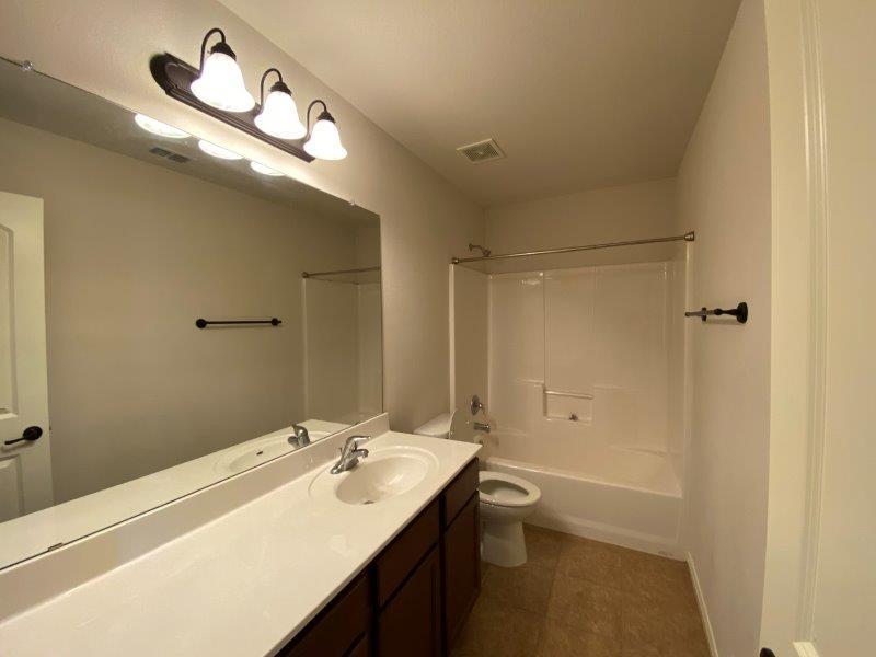 1527 Woodlands Dr, Kyle, TX 78640