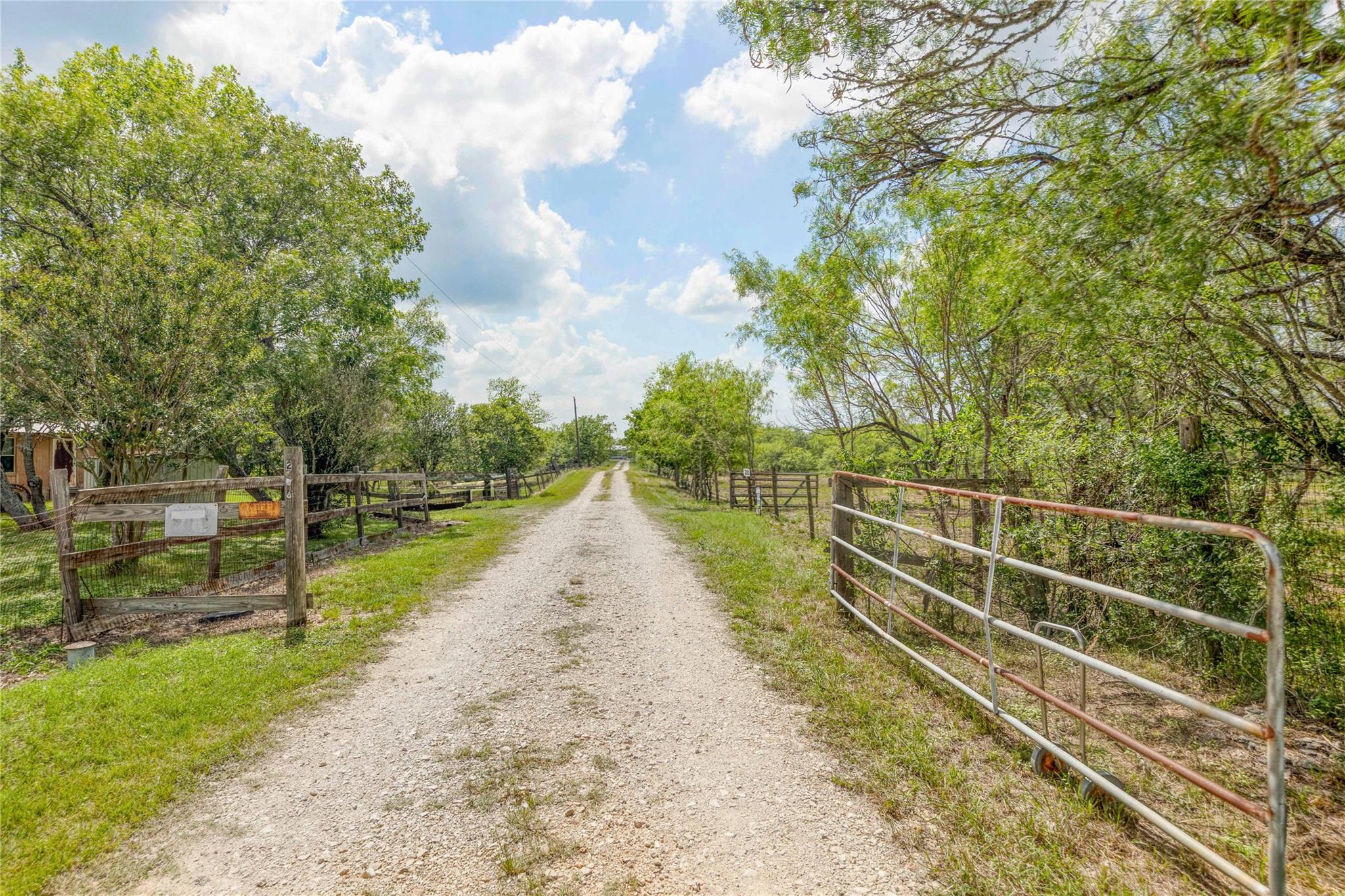 200 Armstrong Rd, Lockhart, TX 78644