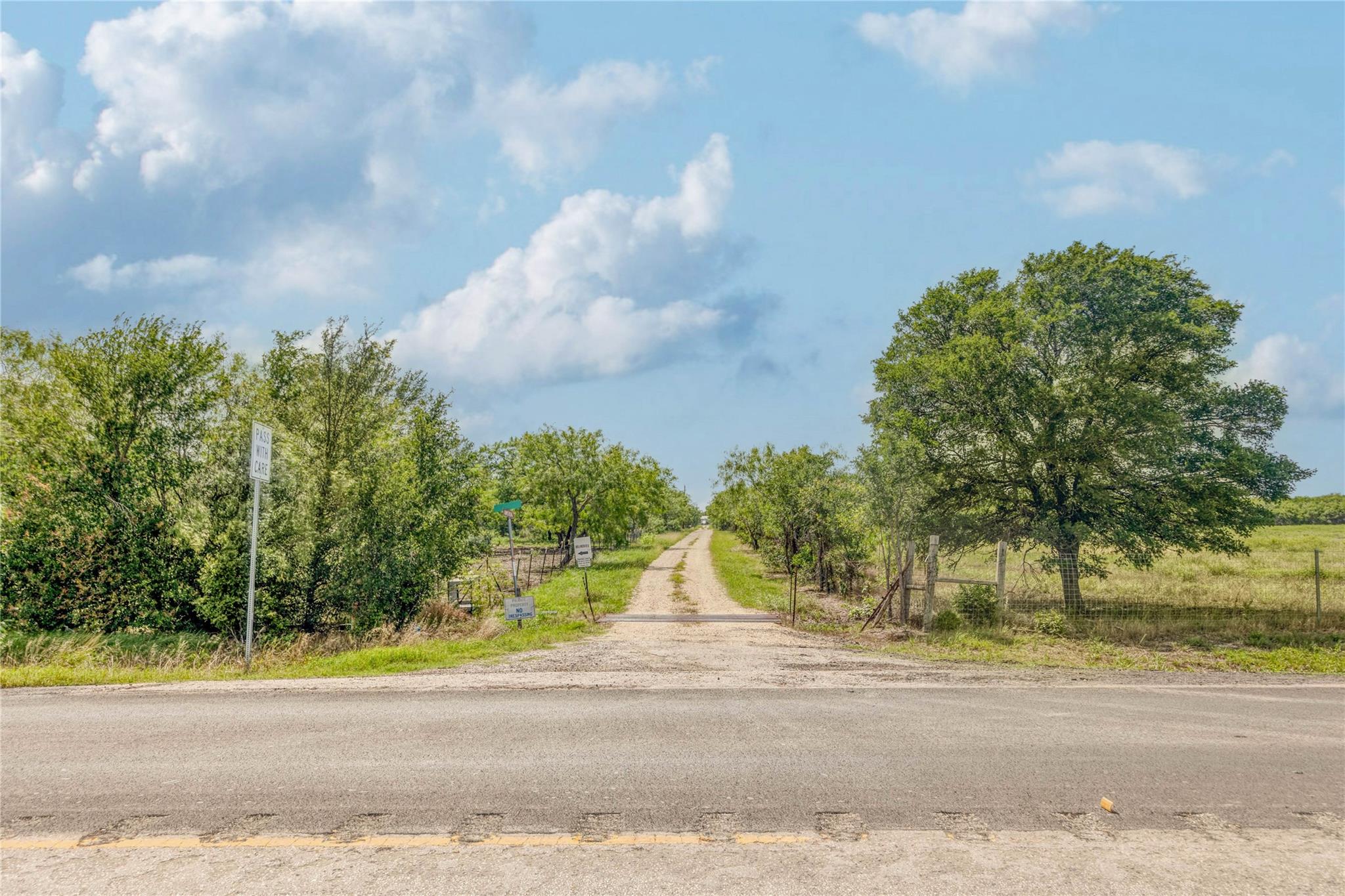 200 Armstrong Rd, Lockhart, TX 78644