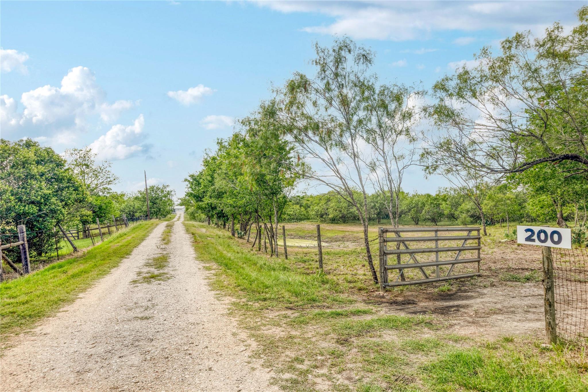 200 Armstrong Rd, Lockhart, TX 78644