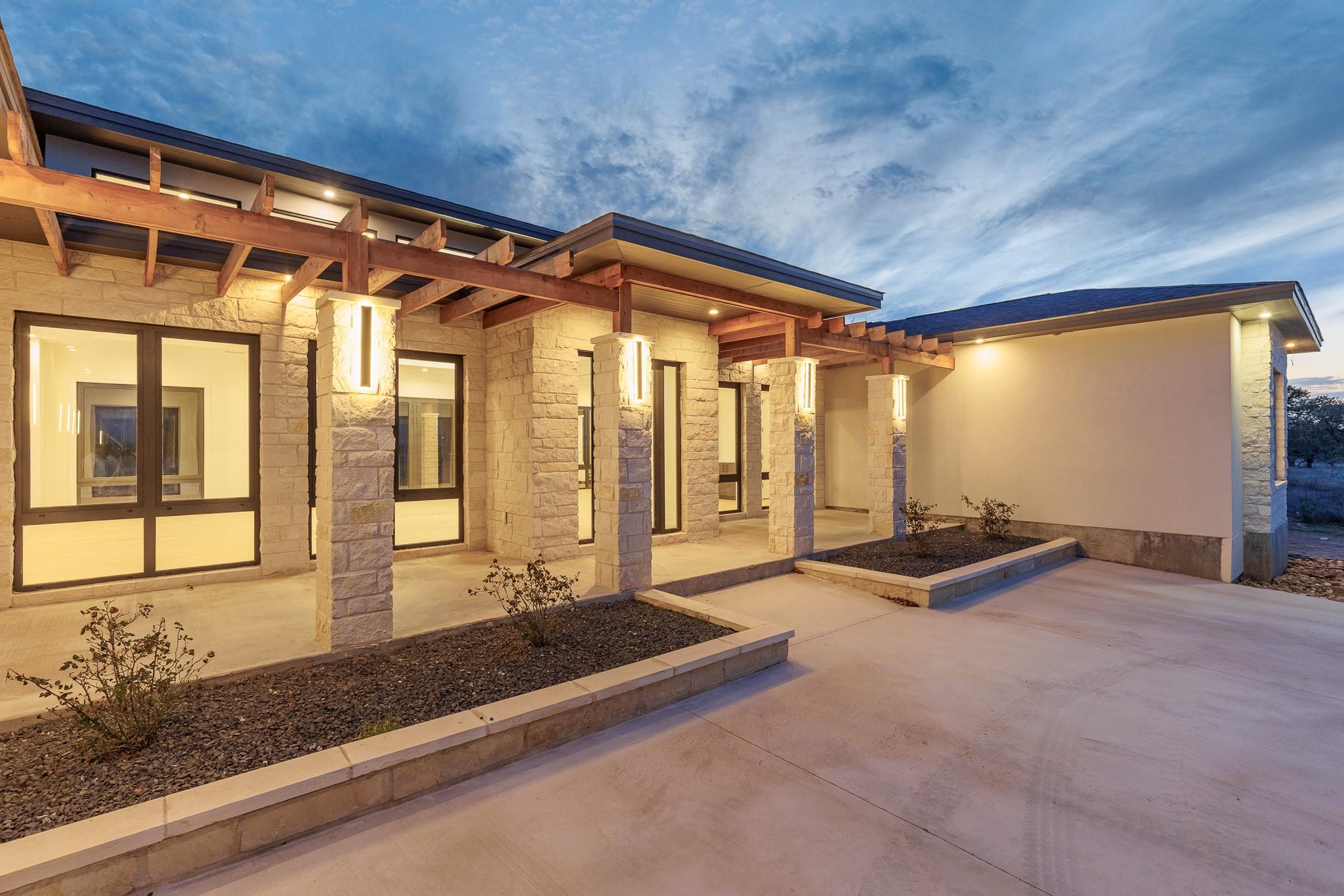 6425 Ranch Road 962 W, Round Mountain, TX 78663