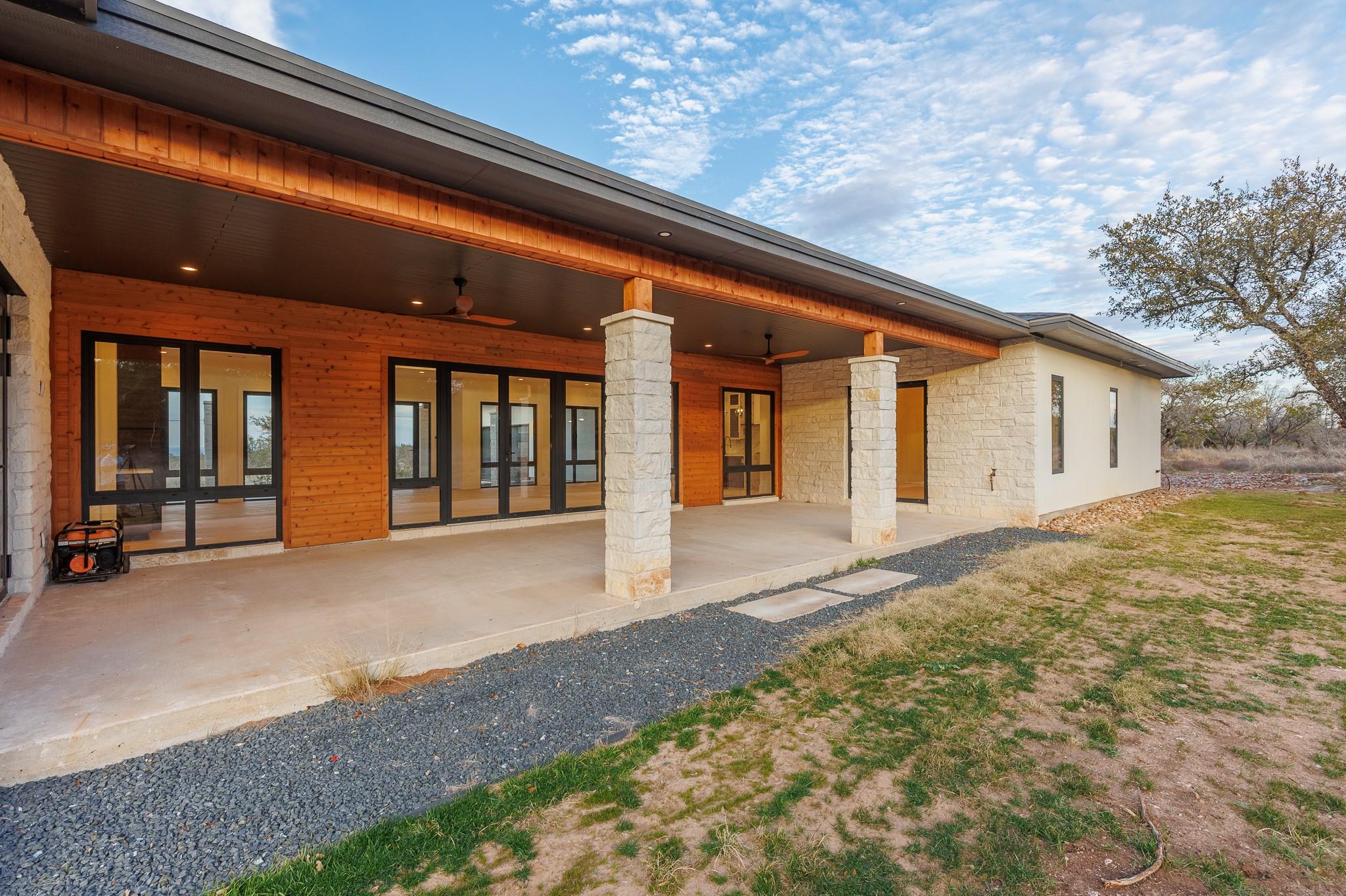 6425 Ranch Road 962 W, Round Mountain, TX 78663