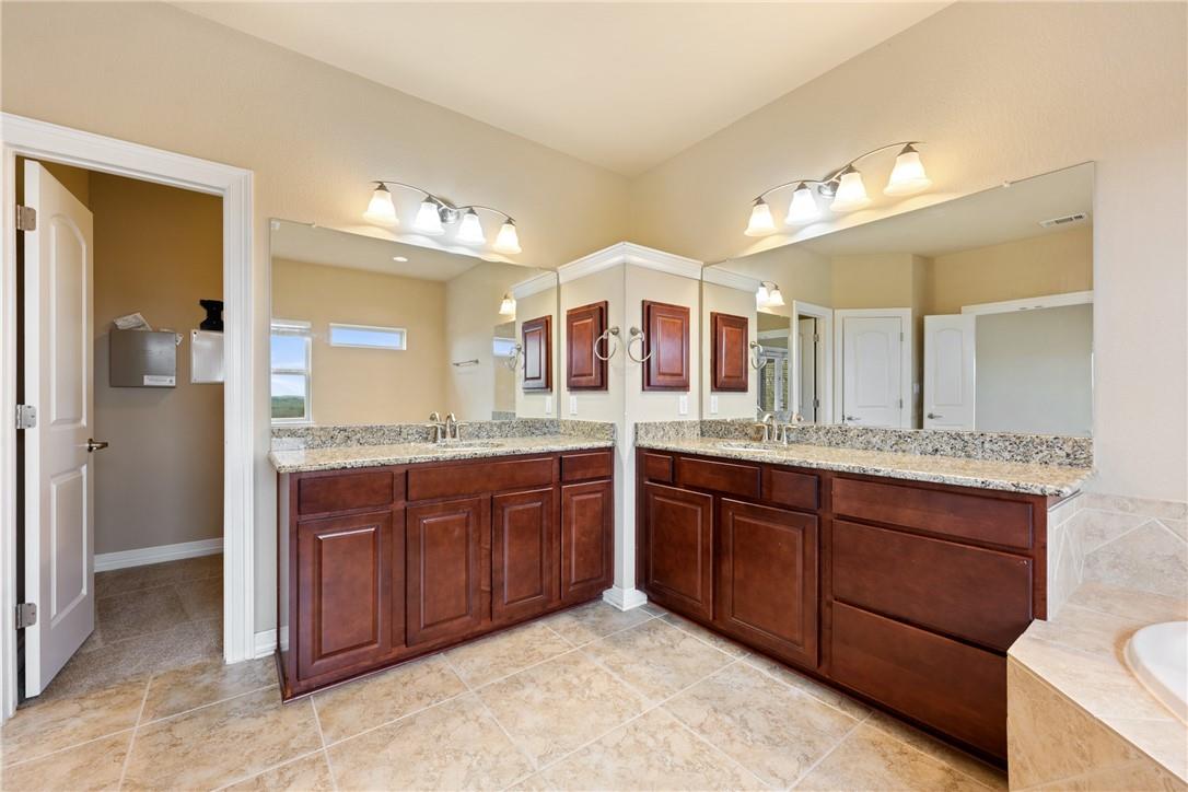 321 Lombardia Dr, Lakeway, TX 78734