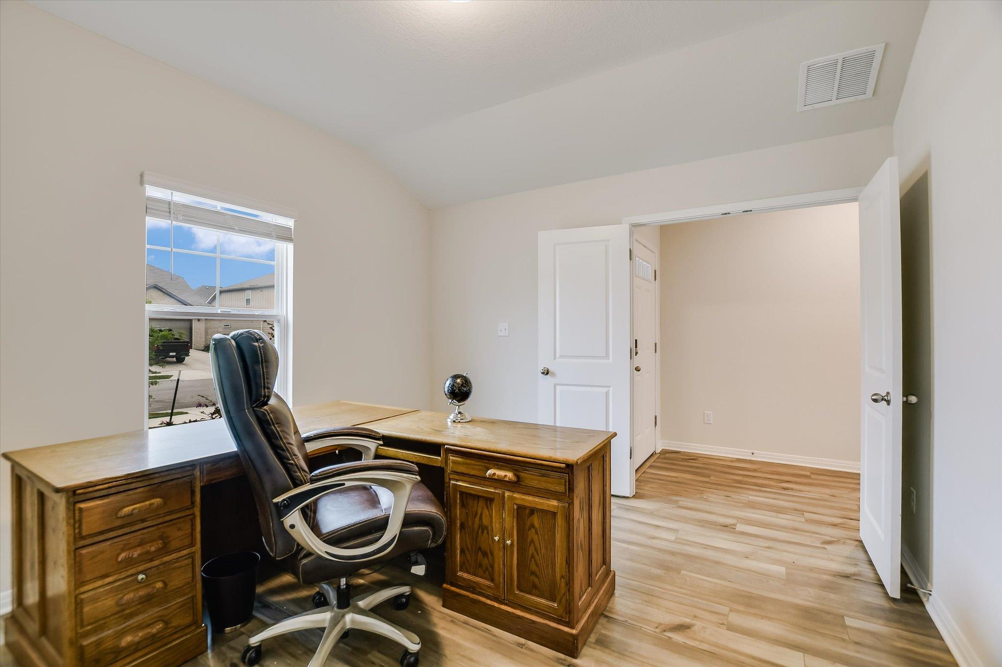 105 Saviano Rd, Hutto, TX 78634